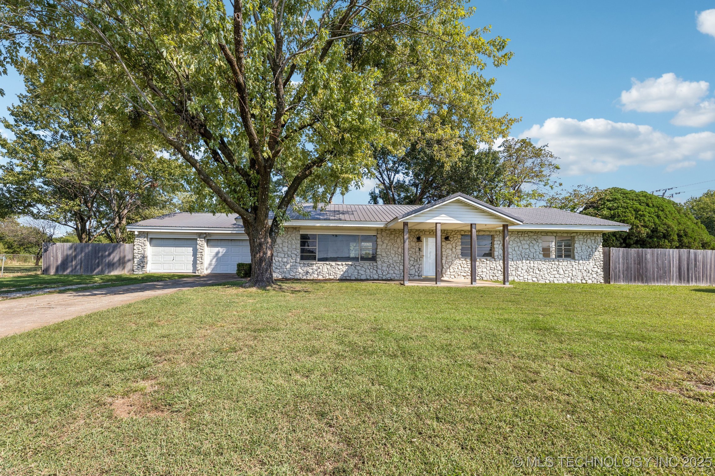 2000 W Smith Ferry Road Property Photo 1