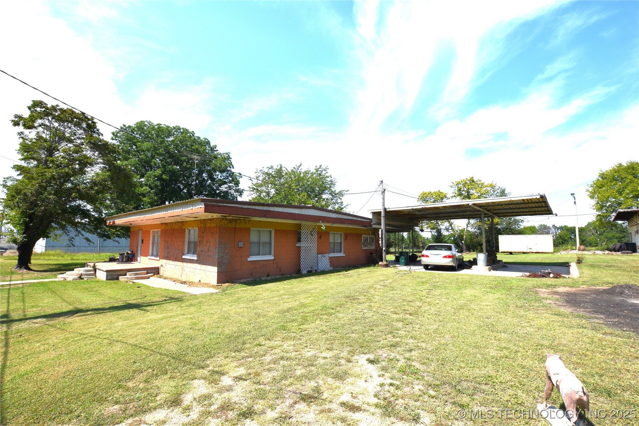 319 E Oak Street Property Photo 1
