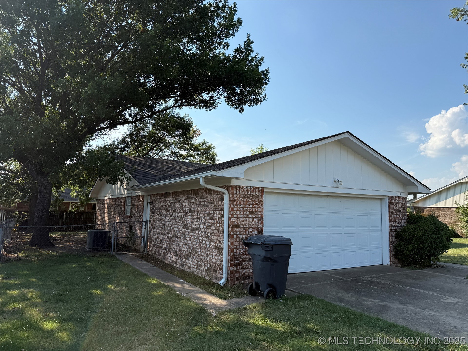 1319 Brookhaven Property Photo 2