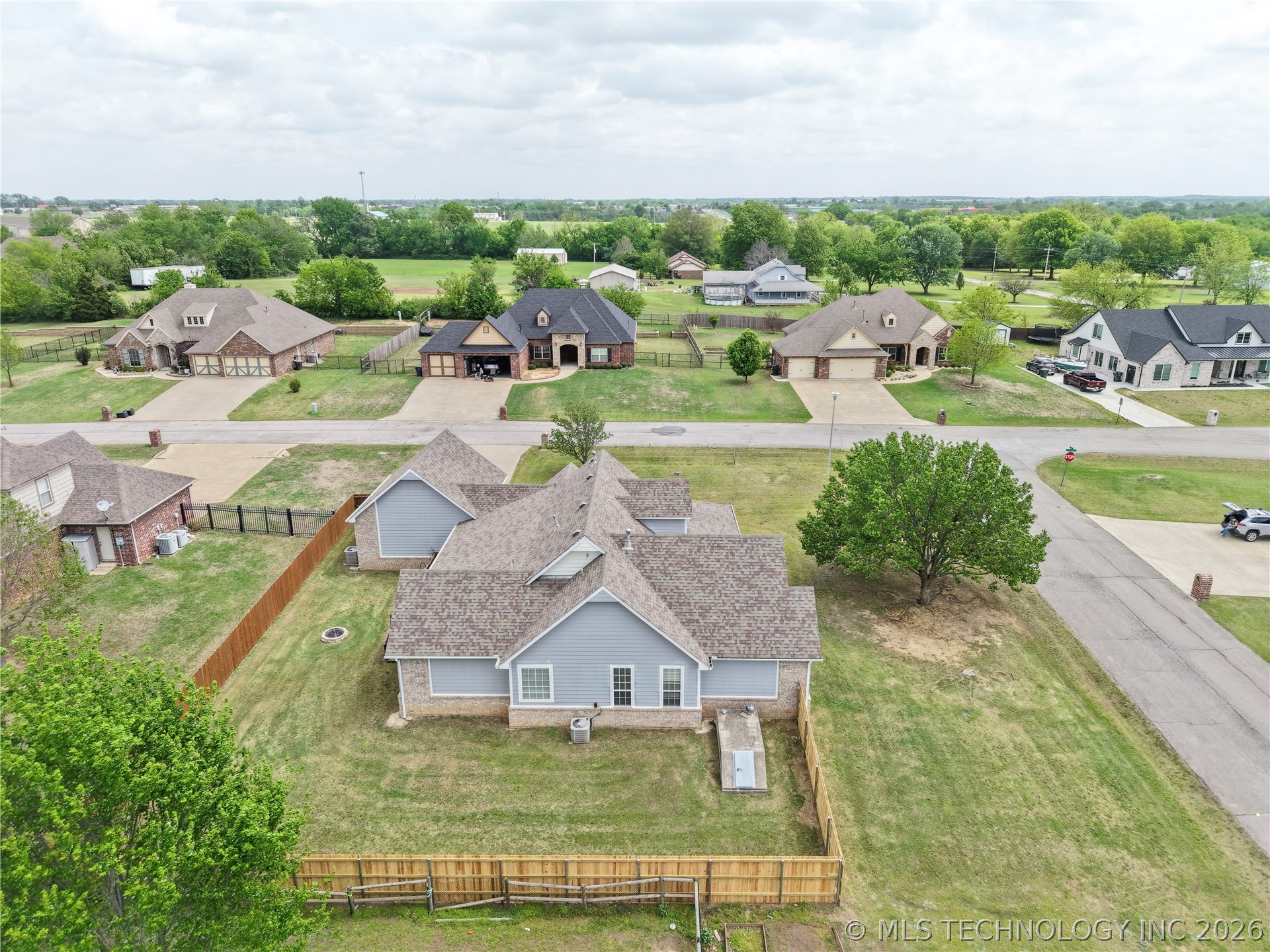 814 S Tall Chief Avenue Property Photo 40