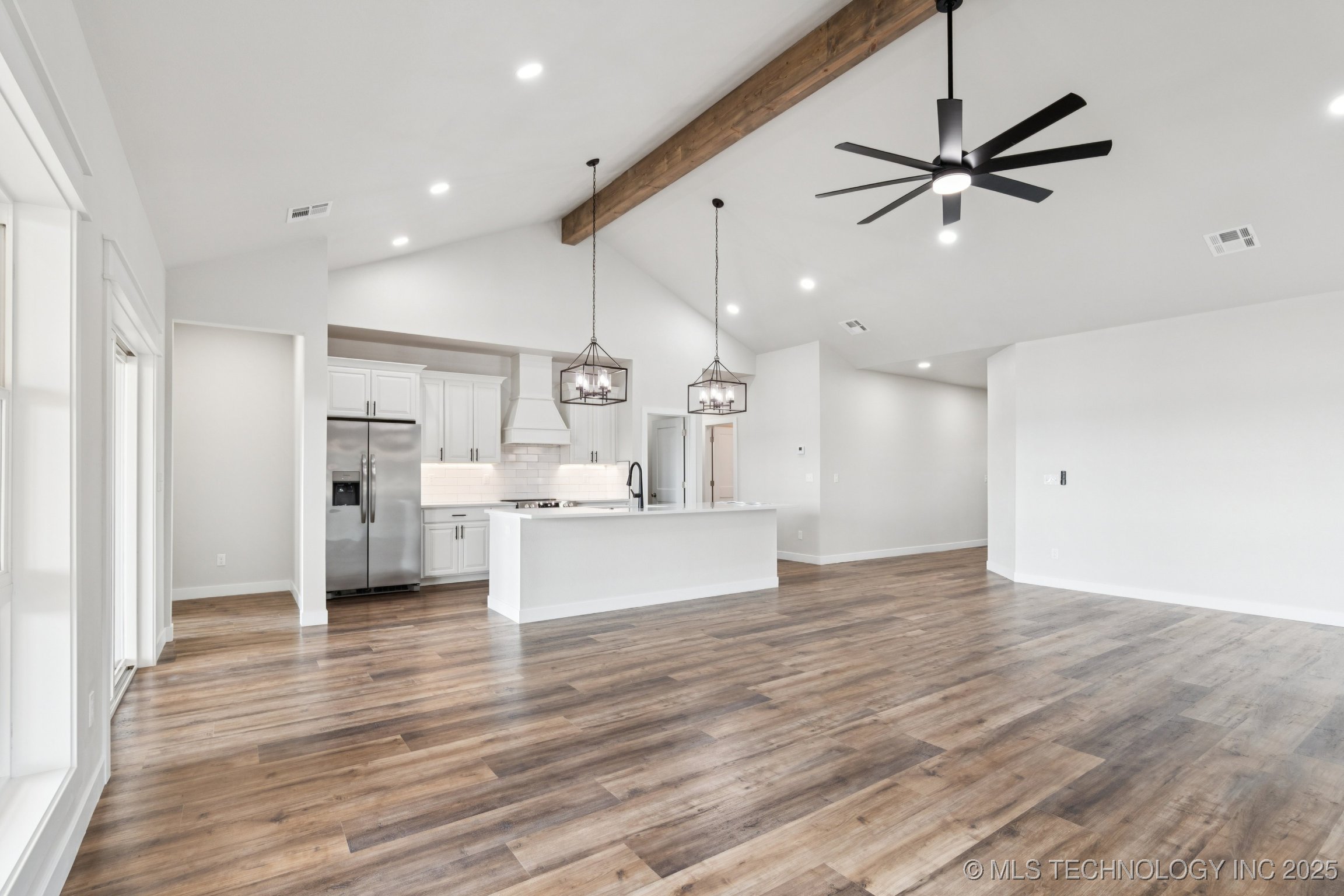 452711 Preakness Drive Property Photo 5