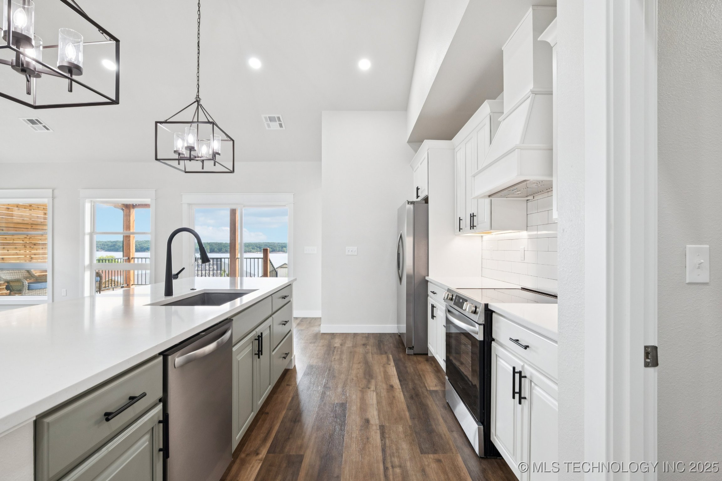 452711 Preakness Drive Property Photo 6