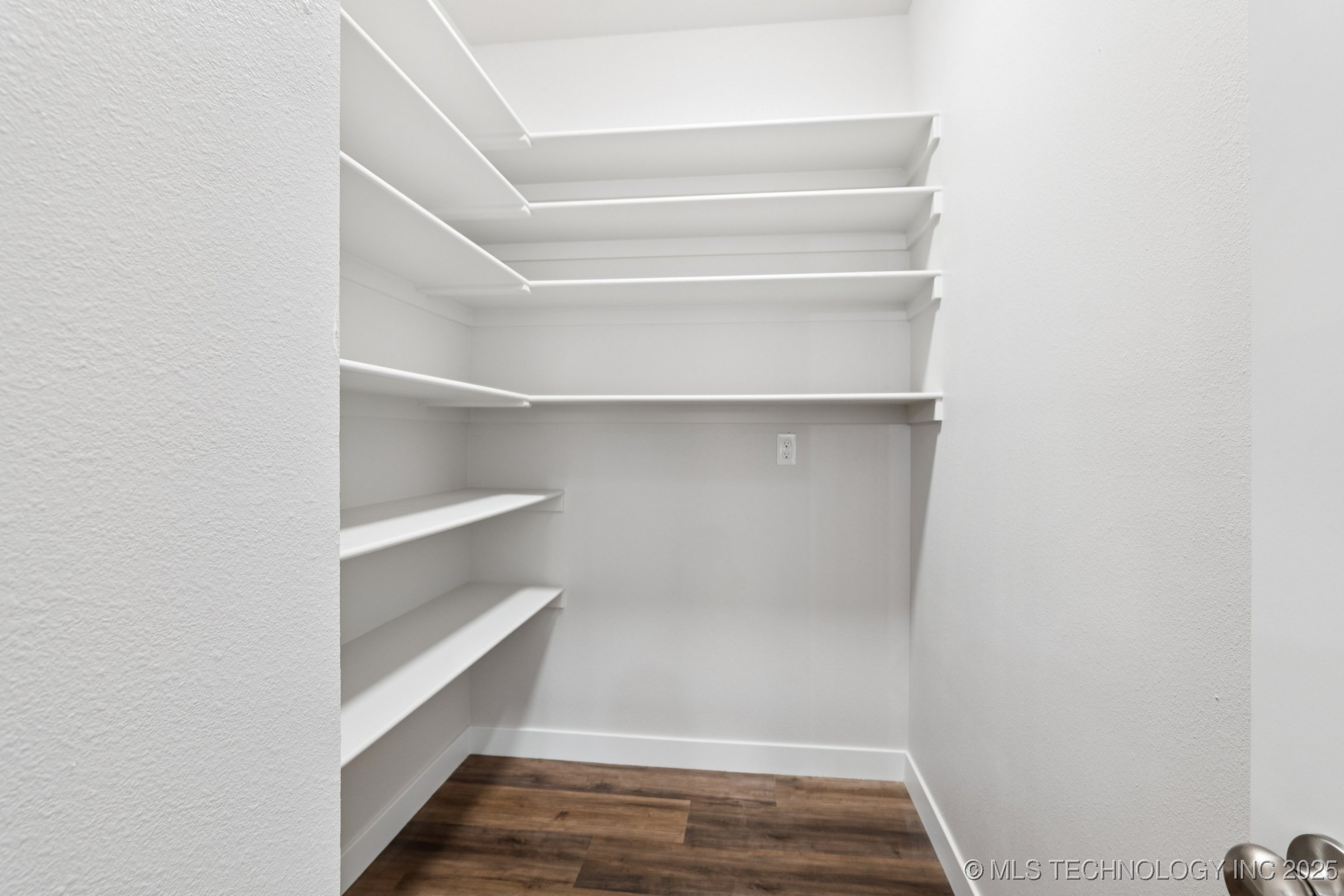 452711 Preakness Drive Property Photo 19