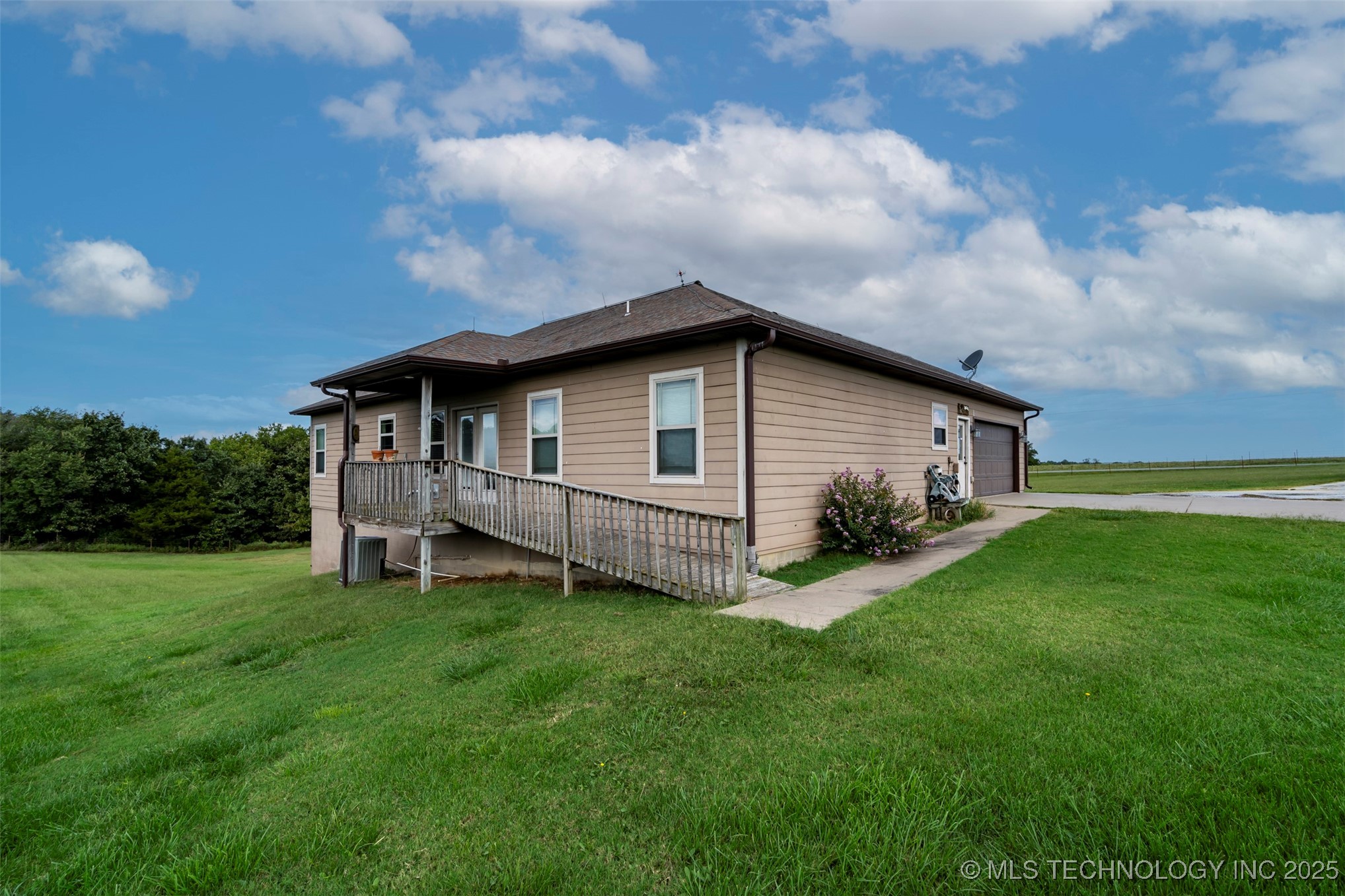 469734 E 660 Road Property Photo 1