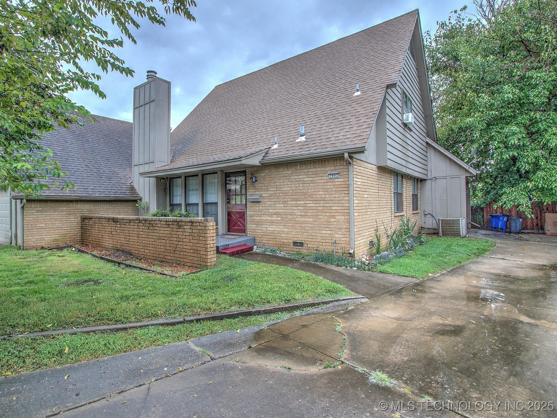 3902 E 60th Place Property Photo 1