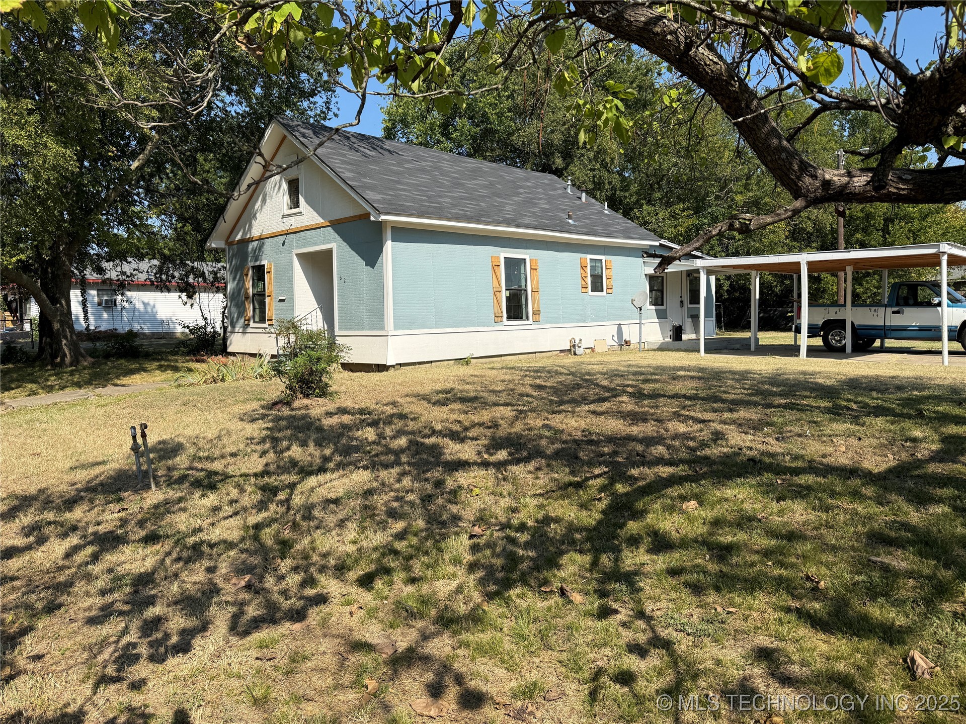 629 E Broadway Property Photo 1