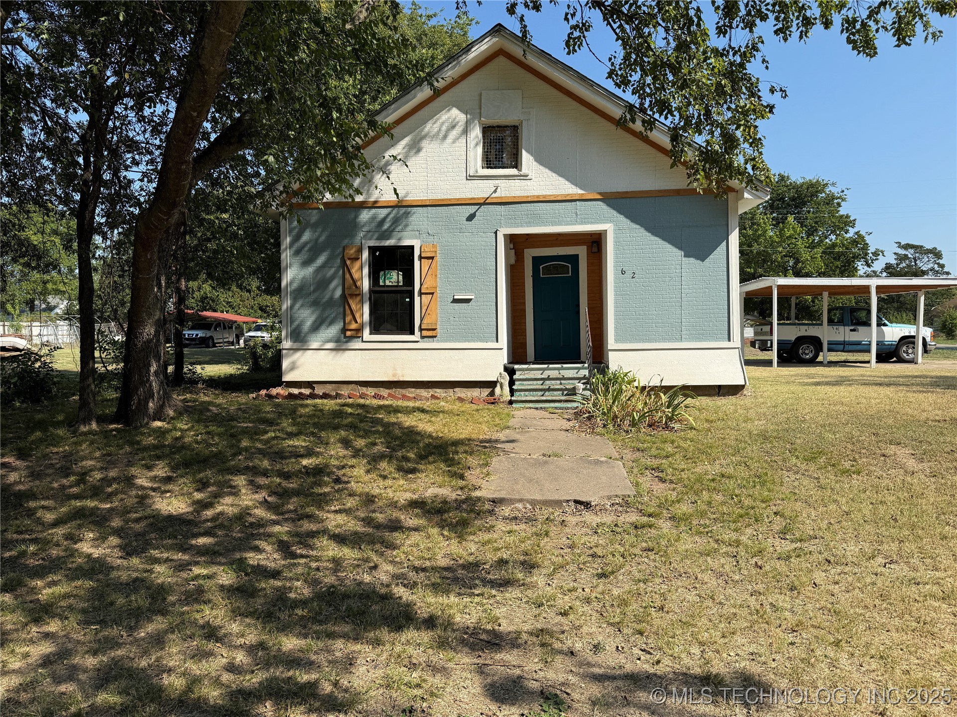 629 E Broadway Property Photo 2