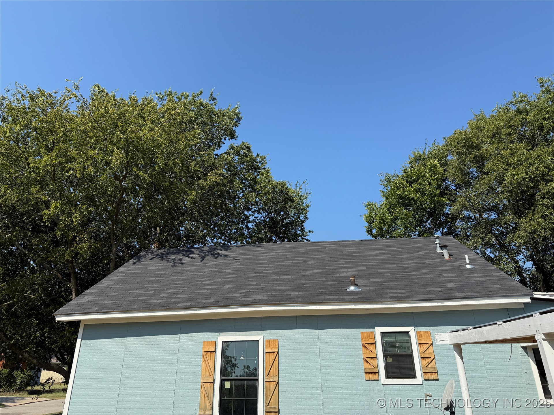 629 E Broadway Property Photo 3