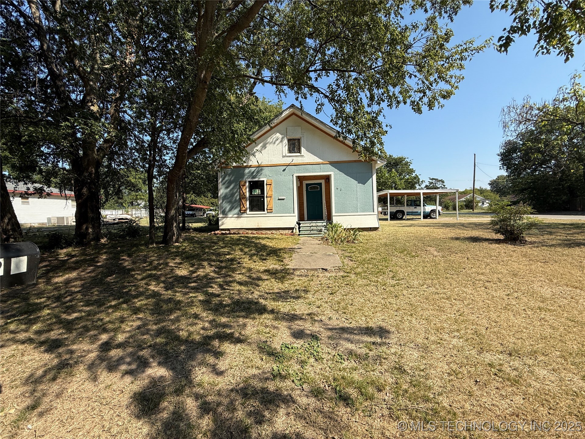 629 E Broadway Property Photo 4