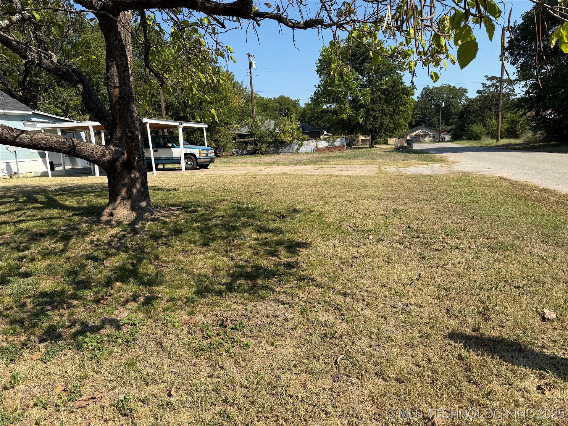 629 E Broadway Property Photo 6
