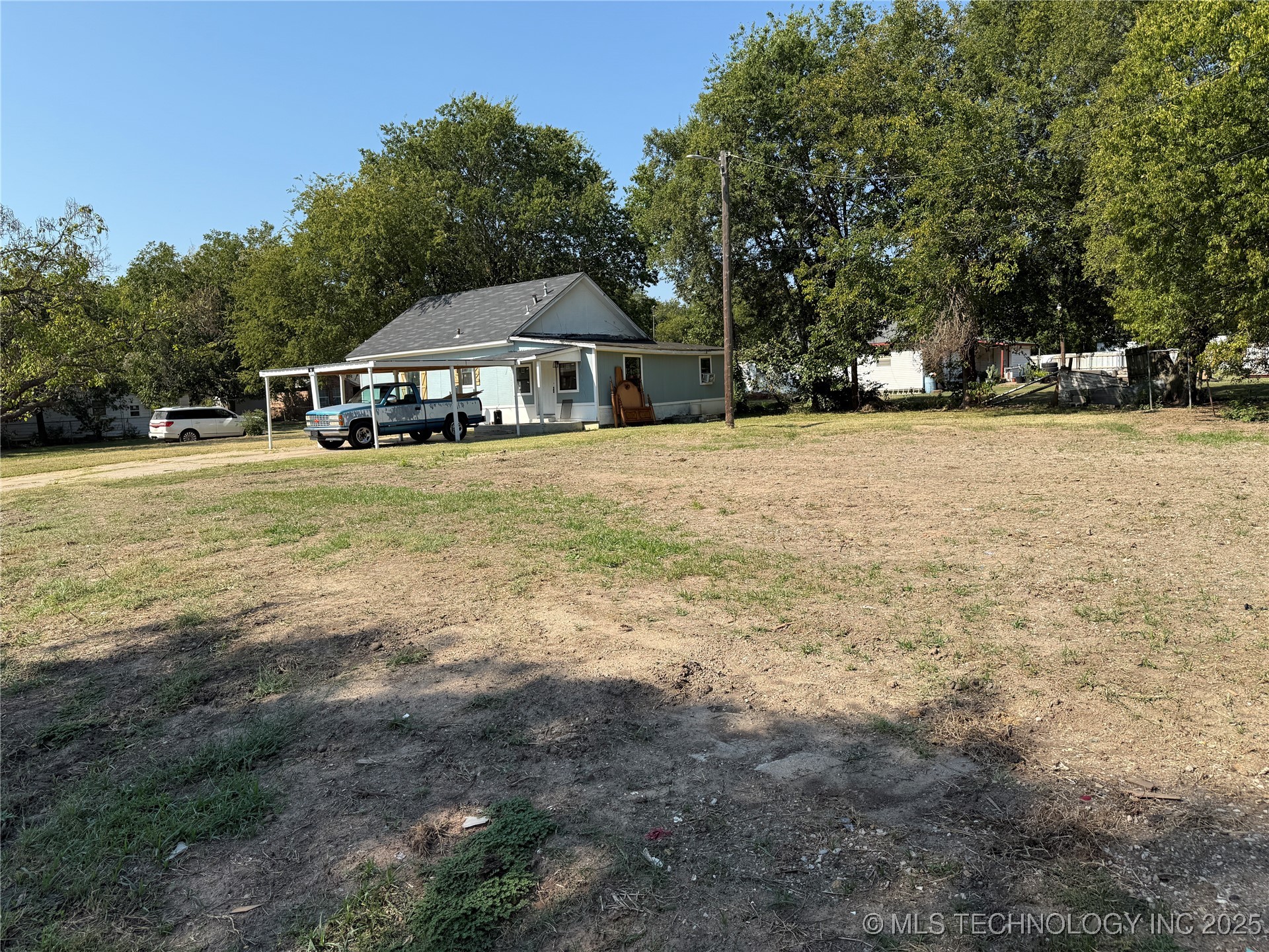 629 E Broadway Property Photo 7