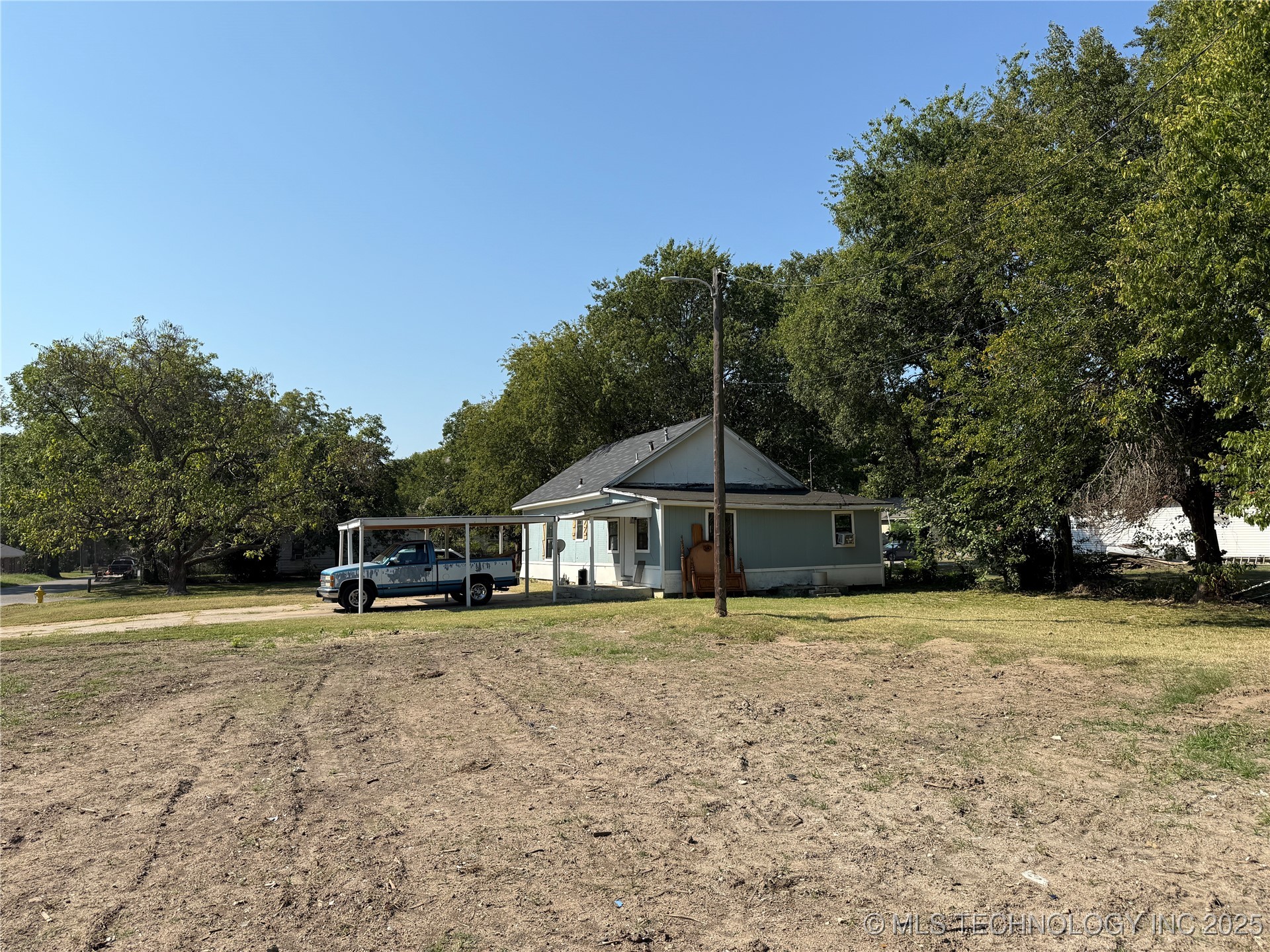 629 E Broadway Property Photo 9