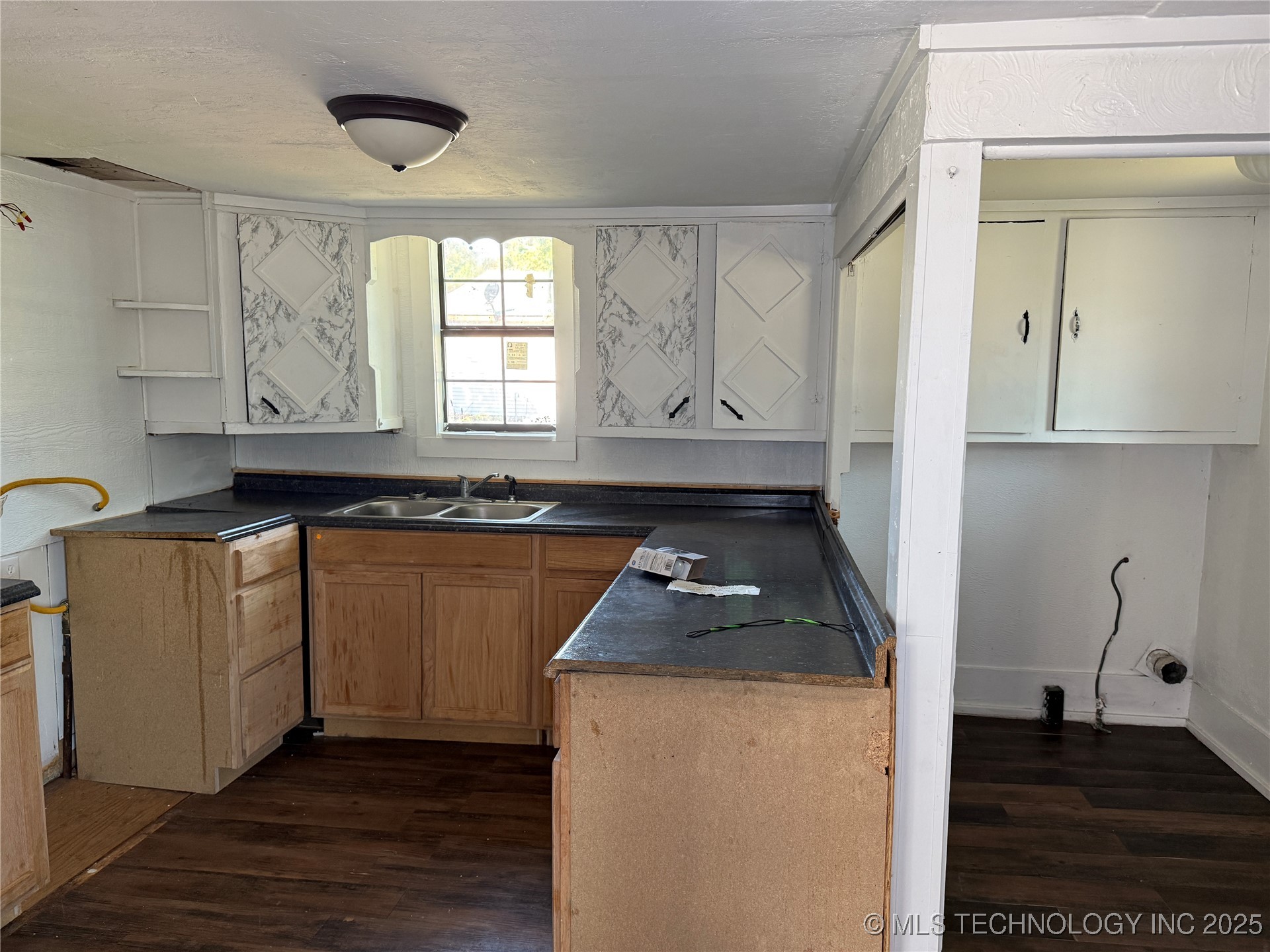 629 E Broadway Property Photo 12