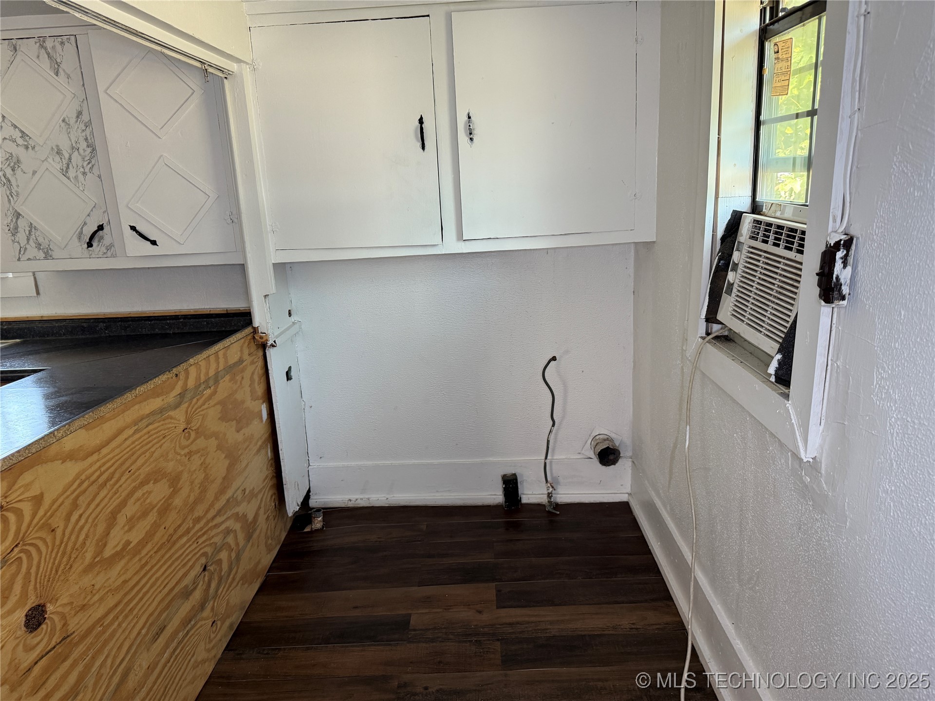 629 E Broadway Property Photo 13