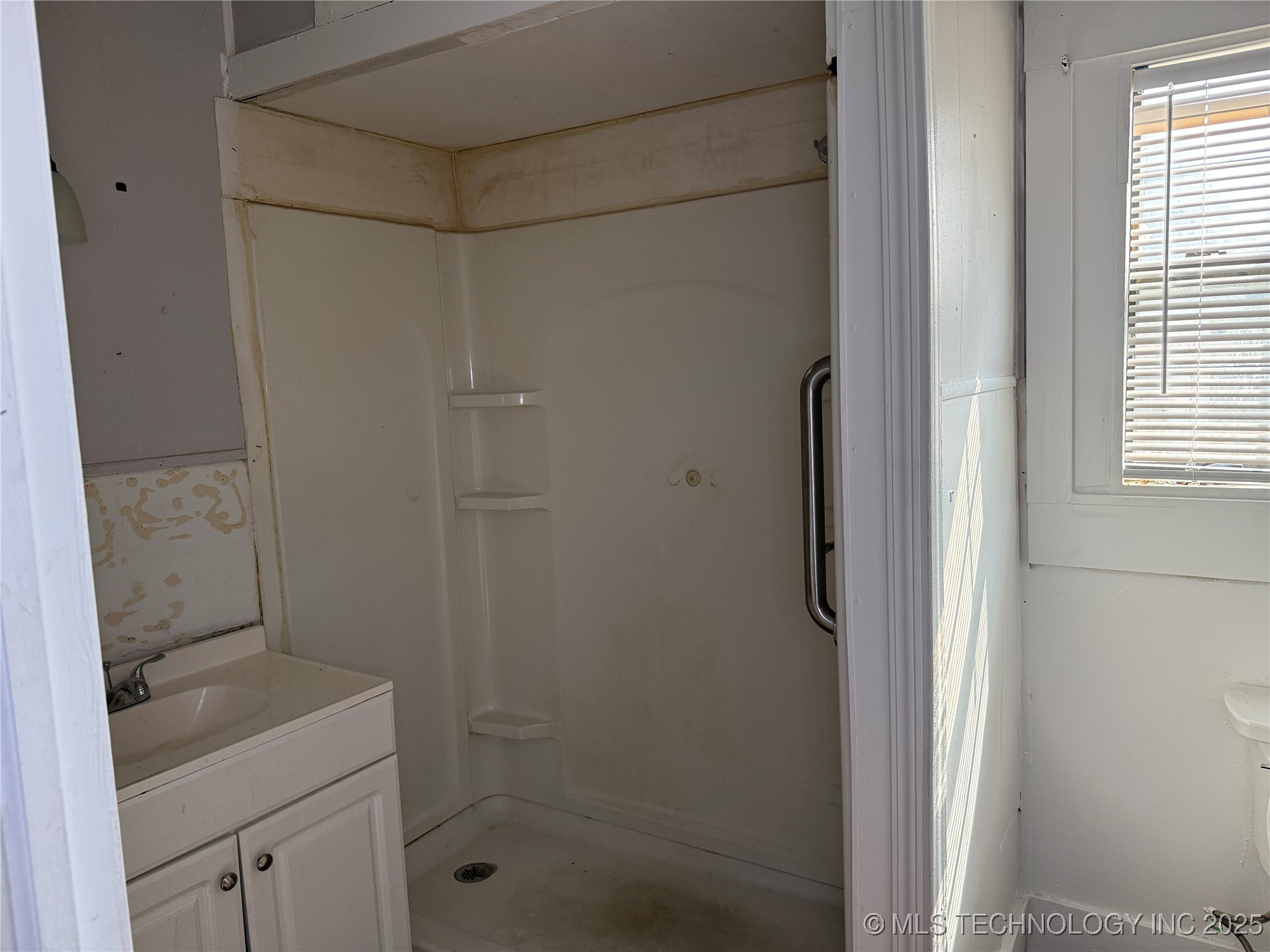 629 E Broadway Property Photo 18