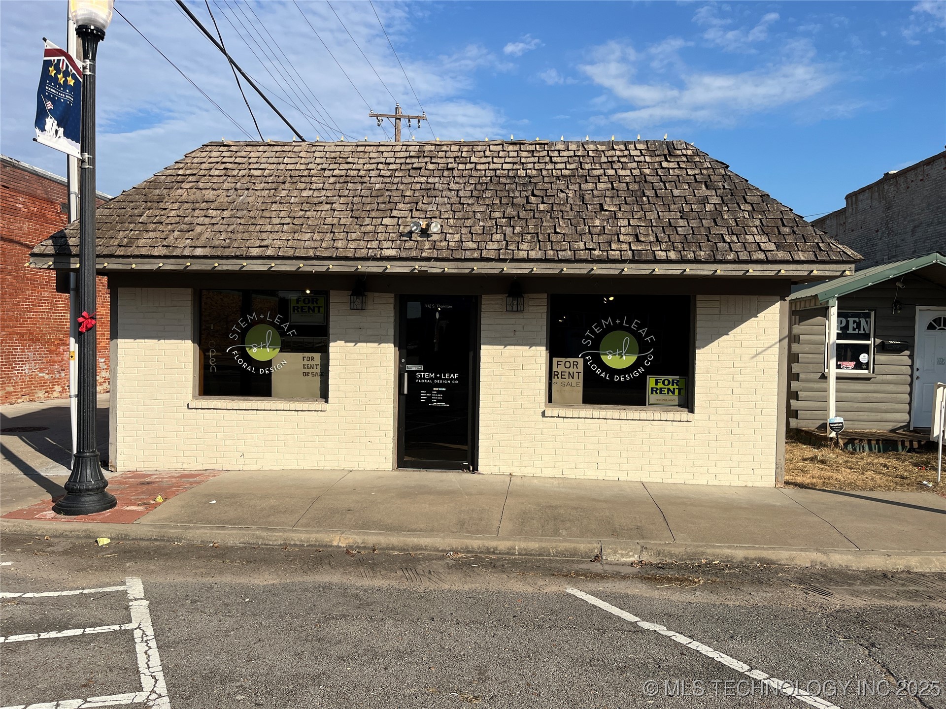 112 S Thornton