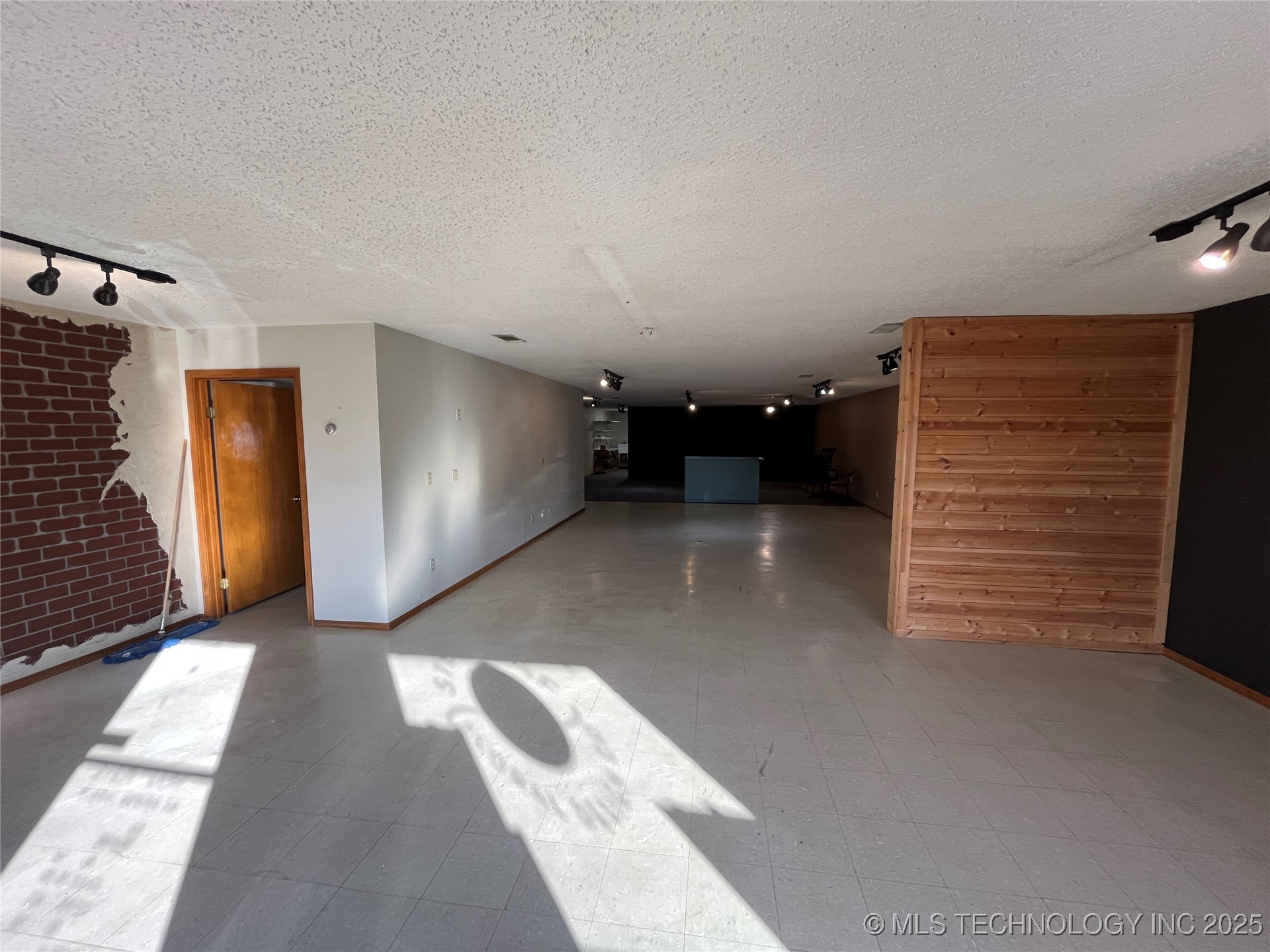 112 S Thornton Property Photo 2