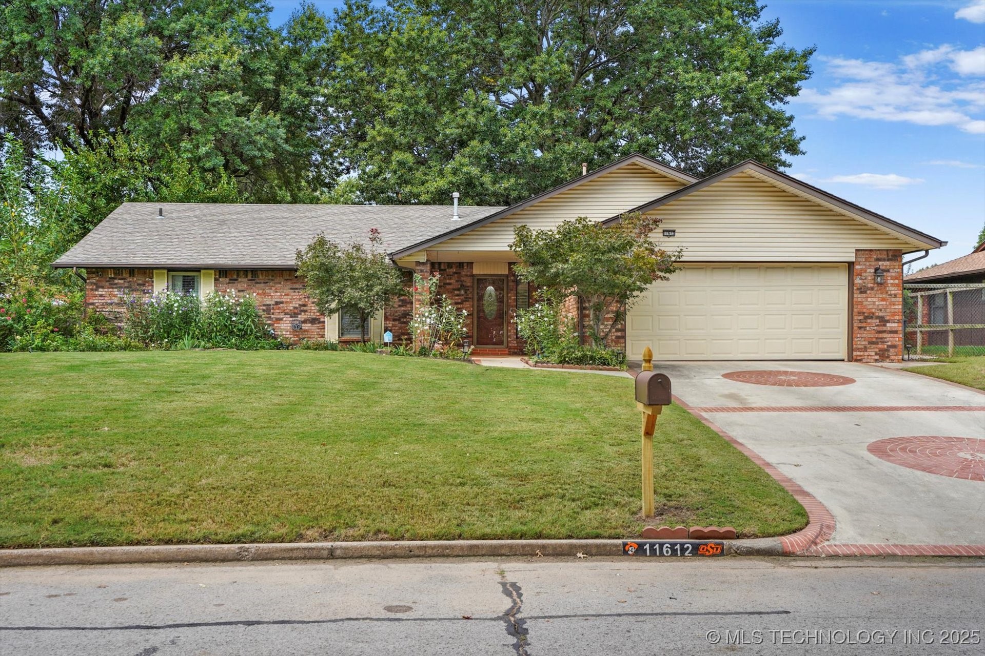 11612 S 101st East Avenue Property Photo 1