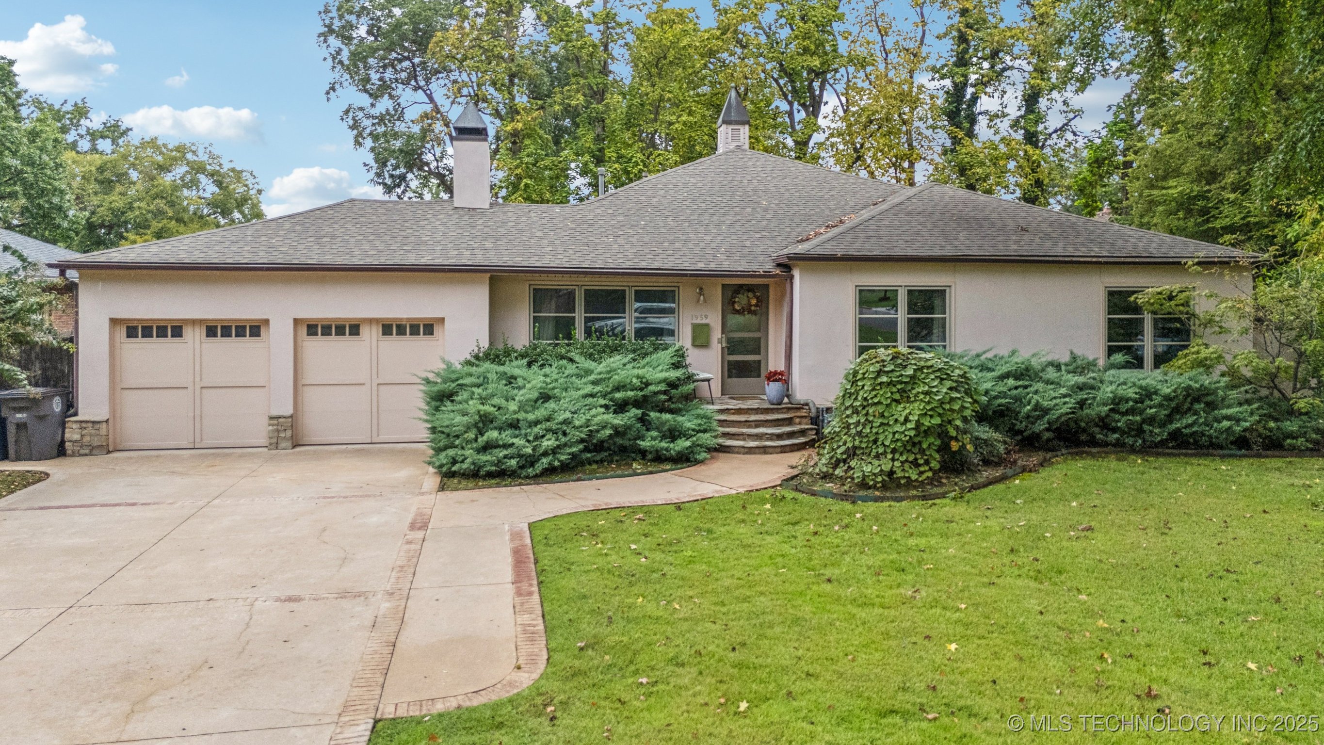 1959 E 33rd Place Property Photo 1