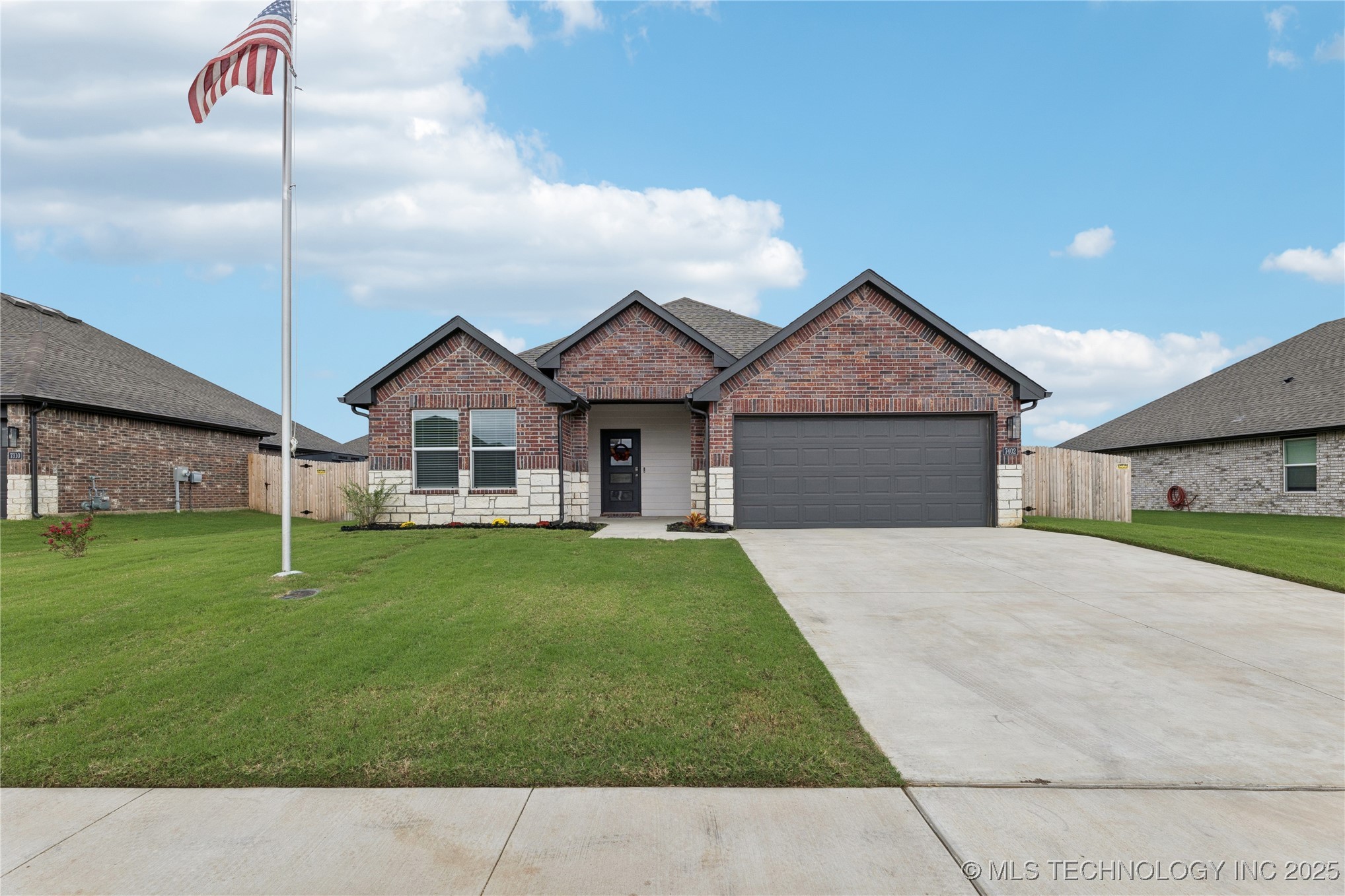 7402 E Pittsburg Court Property Photo 1