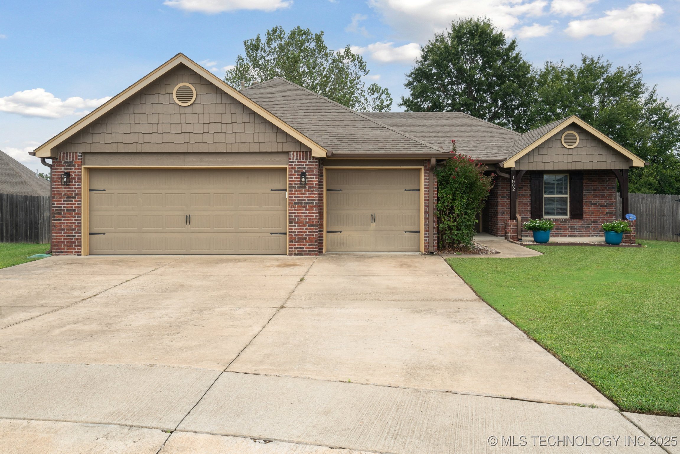 1802 Tulip Court Property Photo 1