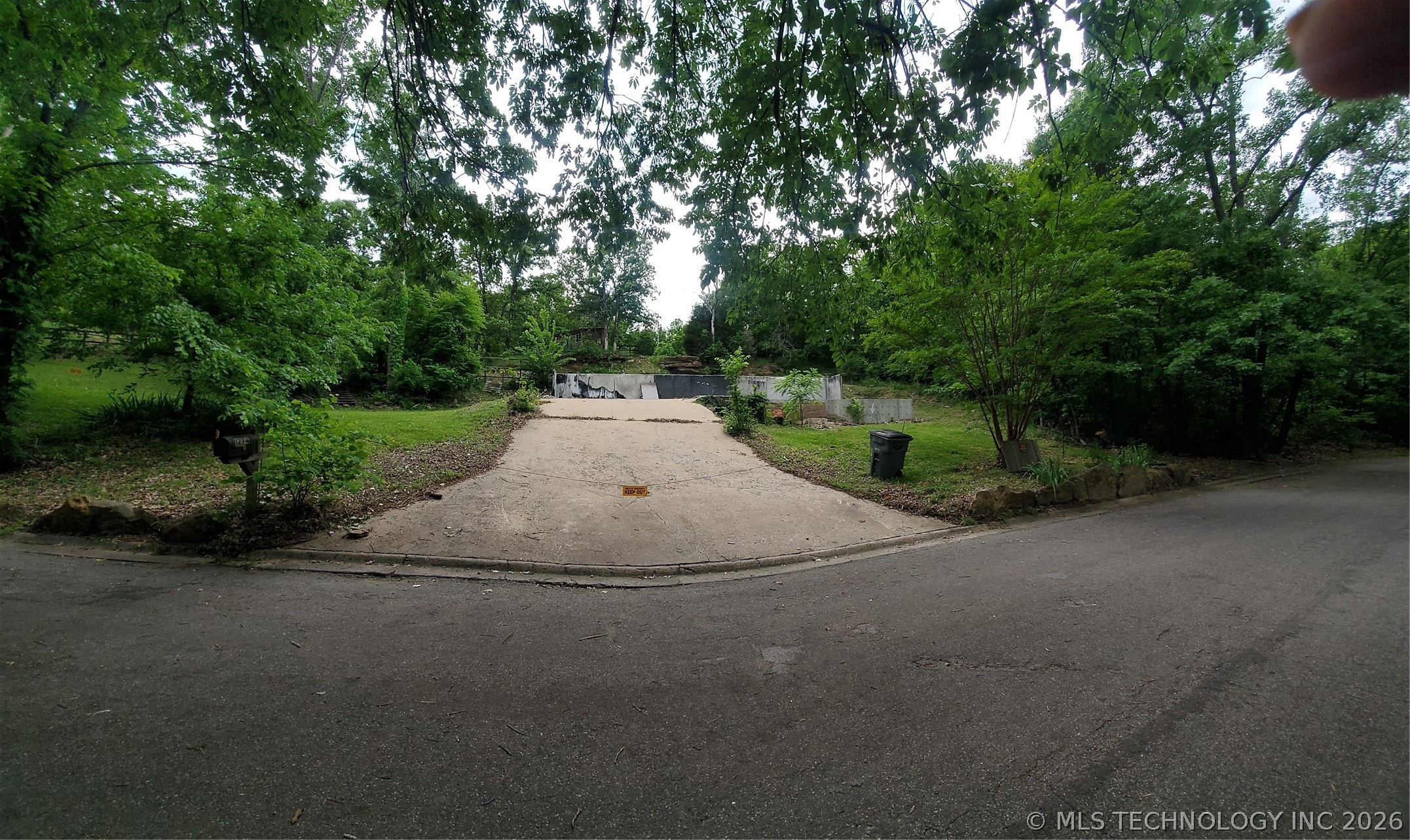 1274 Sleepy Hollow Drive Property Photo 5