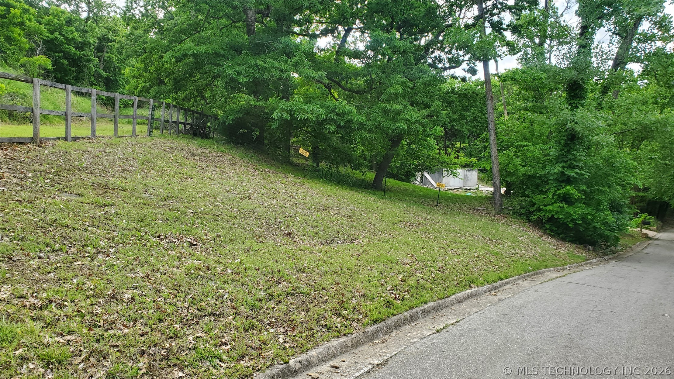1274 Sleepy Hollow Drive Property Photo 6