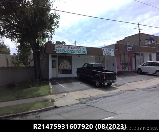 2921 S Harvard East Avenue Property Photo 3