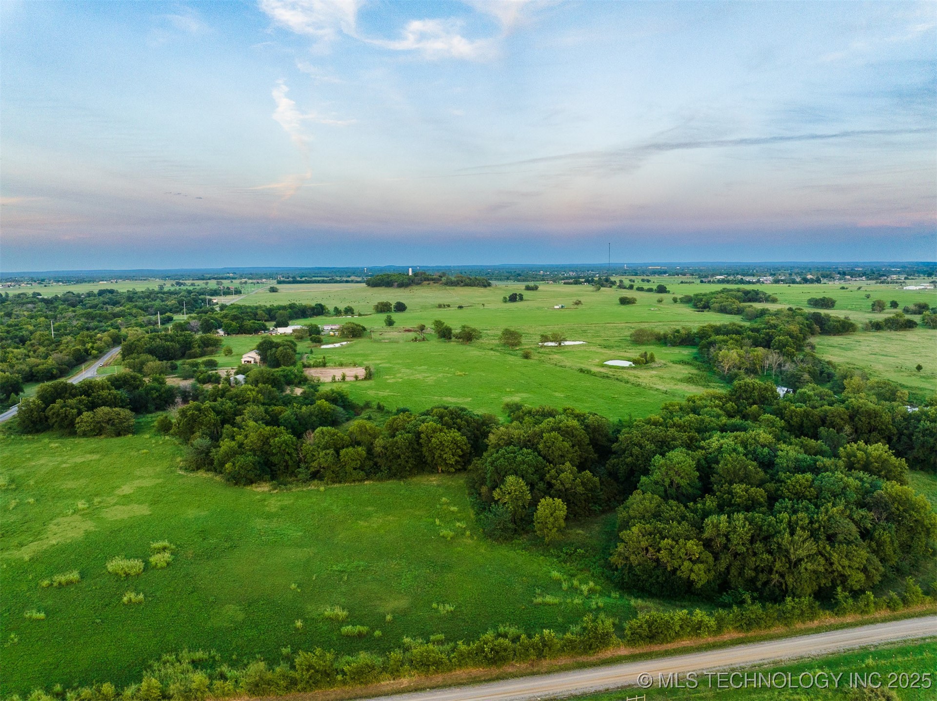 3 N Old Town Road Property Photo 7