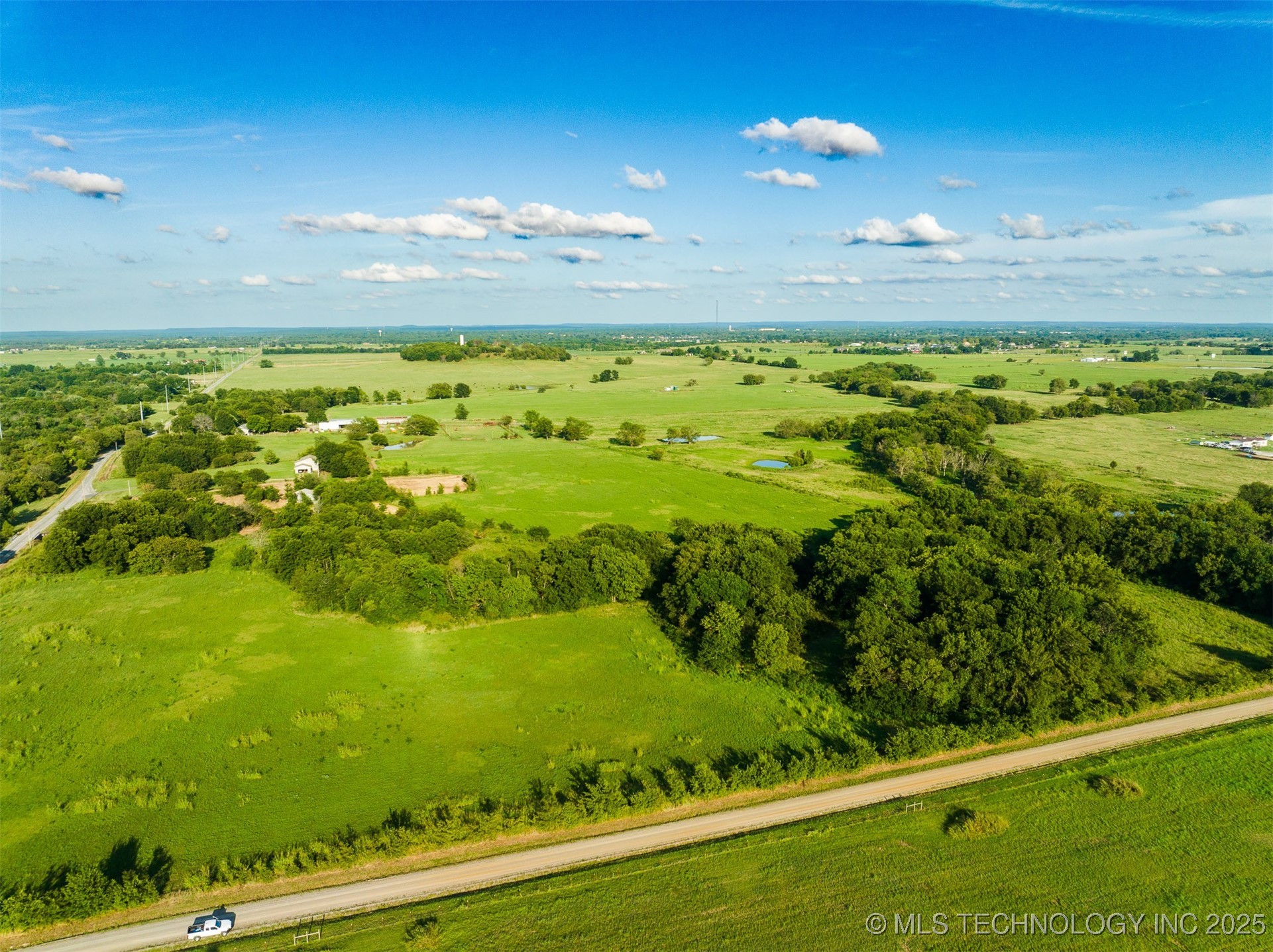 3 N Old Town Road Property Photo 10