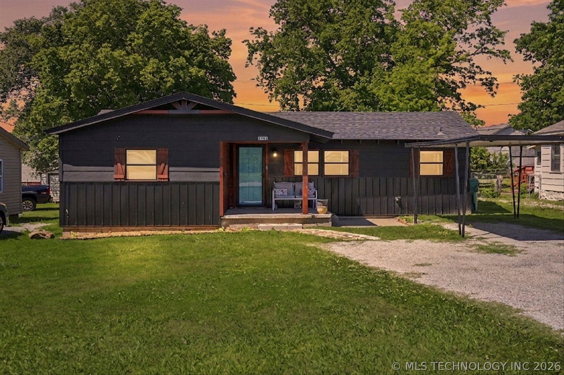 1137 E Perkins Avenue Property Photo 1