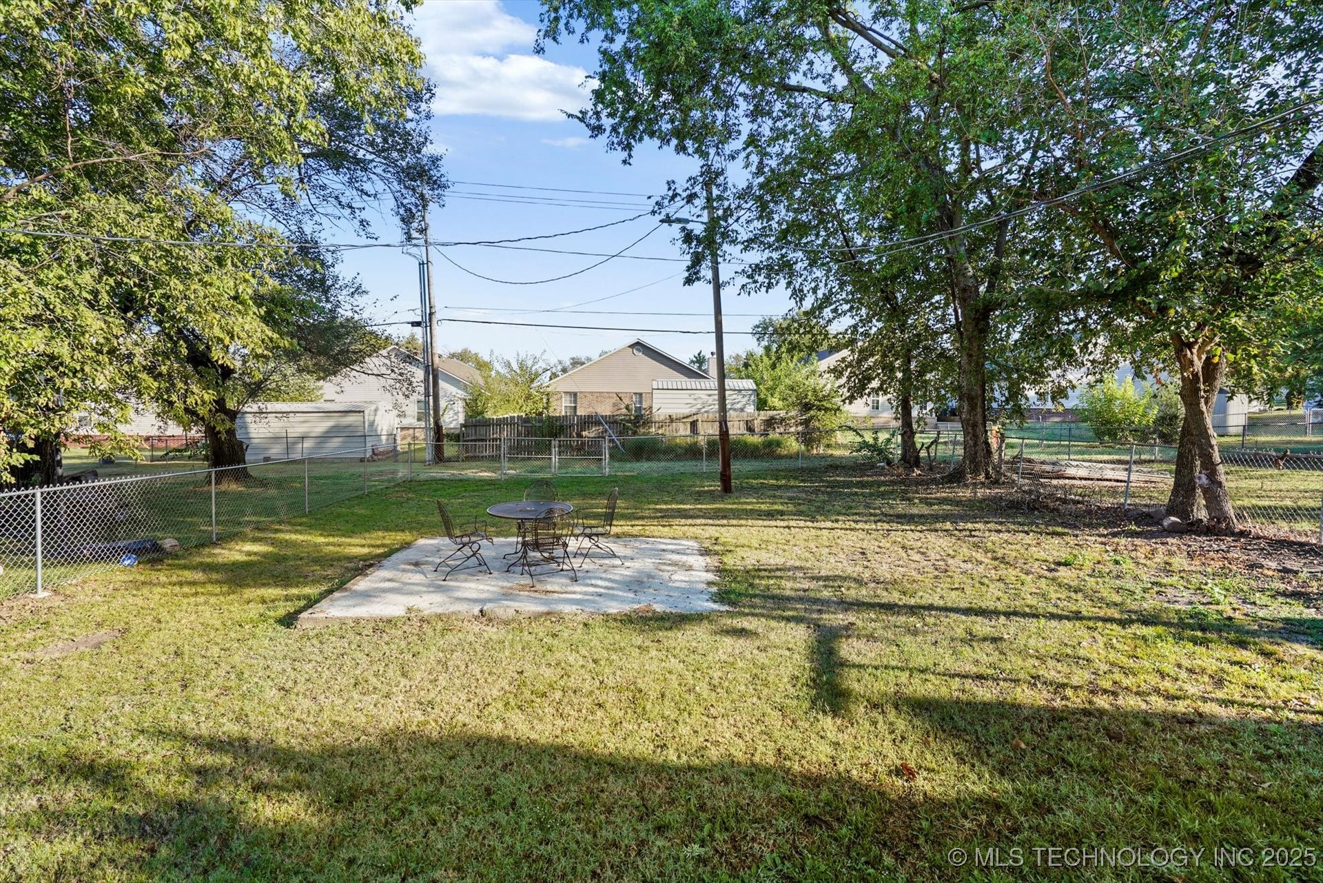 1137 E Perkins Avenue Property Photo 15