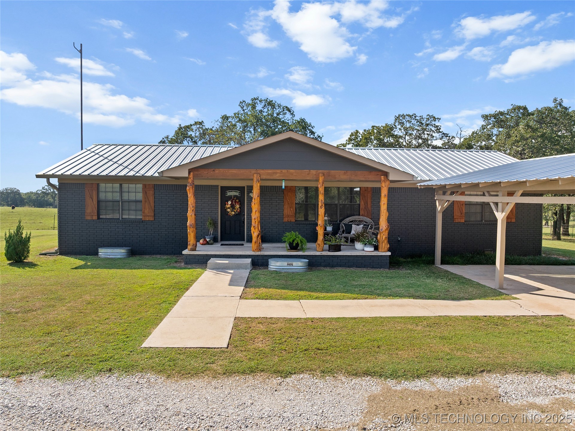 10037 Prairie Valley Road Property Photo 1
