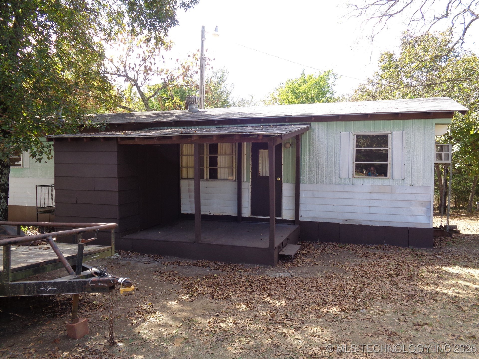 221 Oak Avenue Property Photo 1