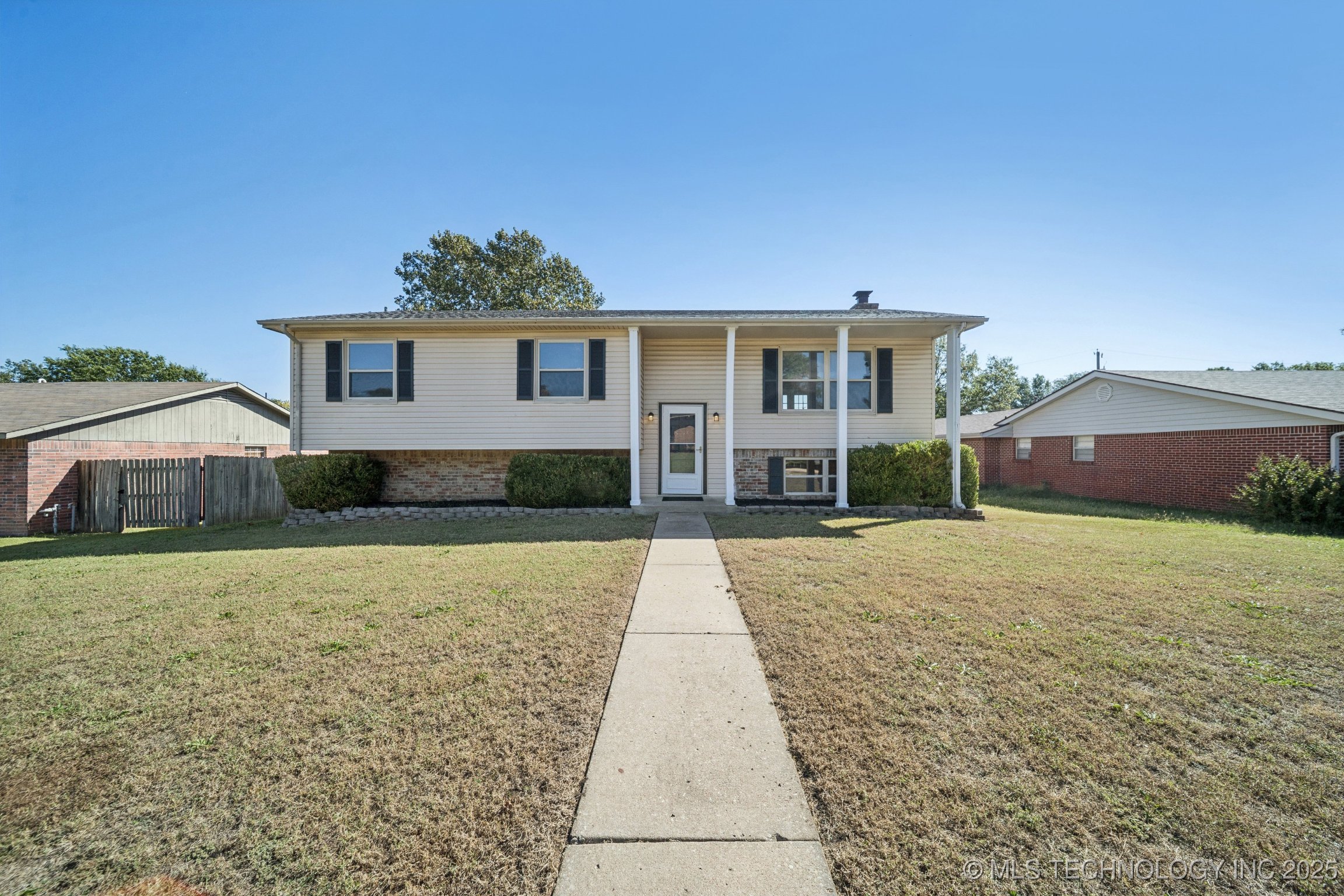 1206 Saddle Lane Property Photo 1