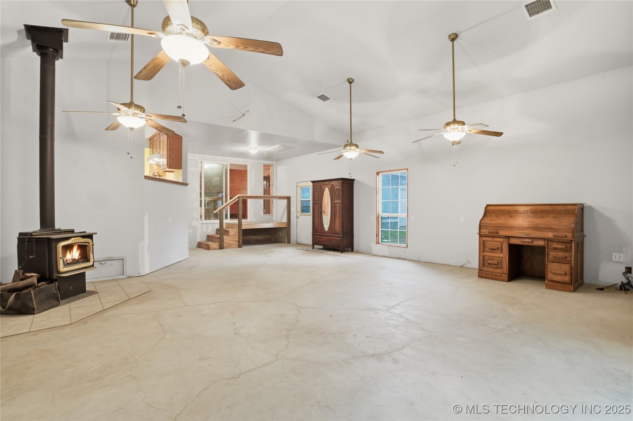 175 S 428 Road Property Photo 8