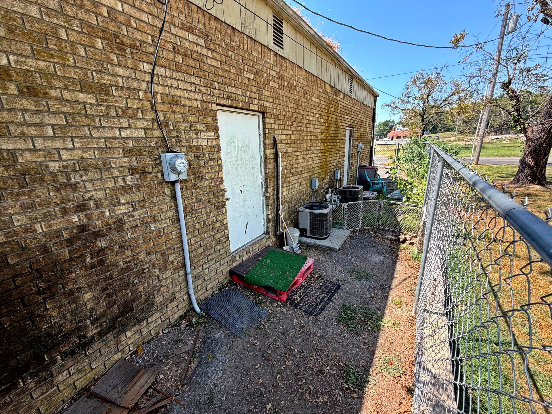 201 E 1st Street Property Photo 31