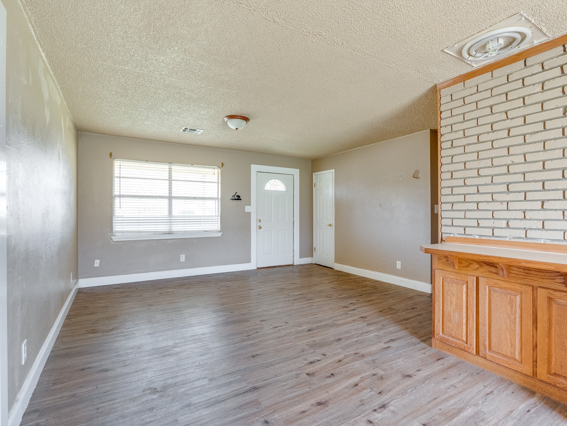 306 E Colonial Property Photo 4