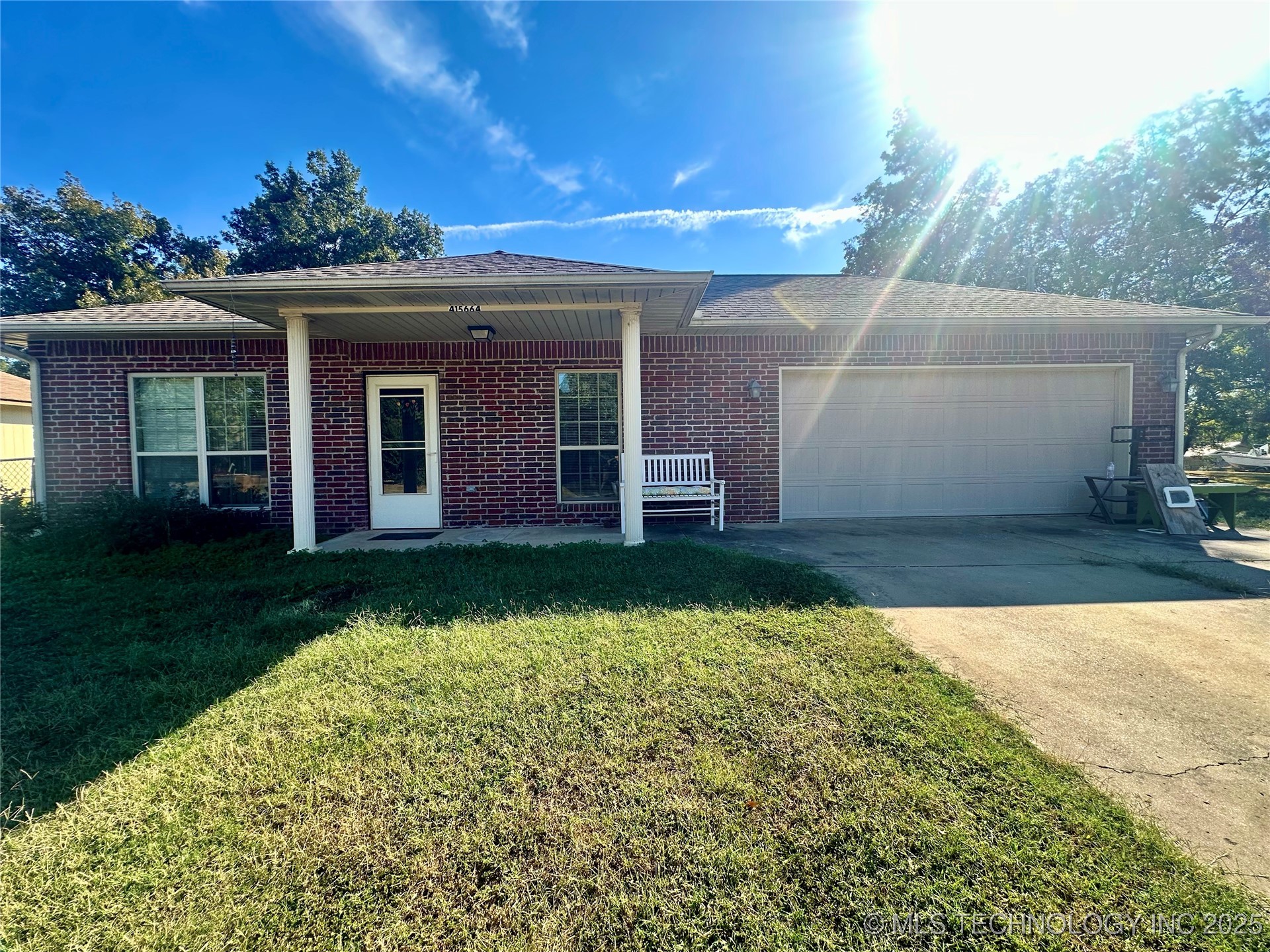 415664 E 1093 Road E Property Photo 2