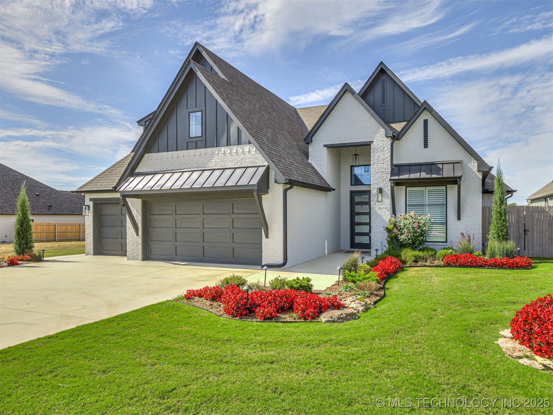 13634 S 20th Place E Property Photo 1