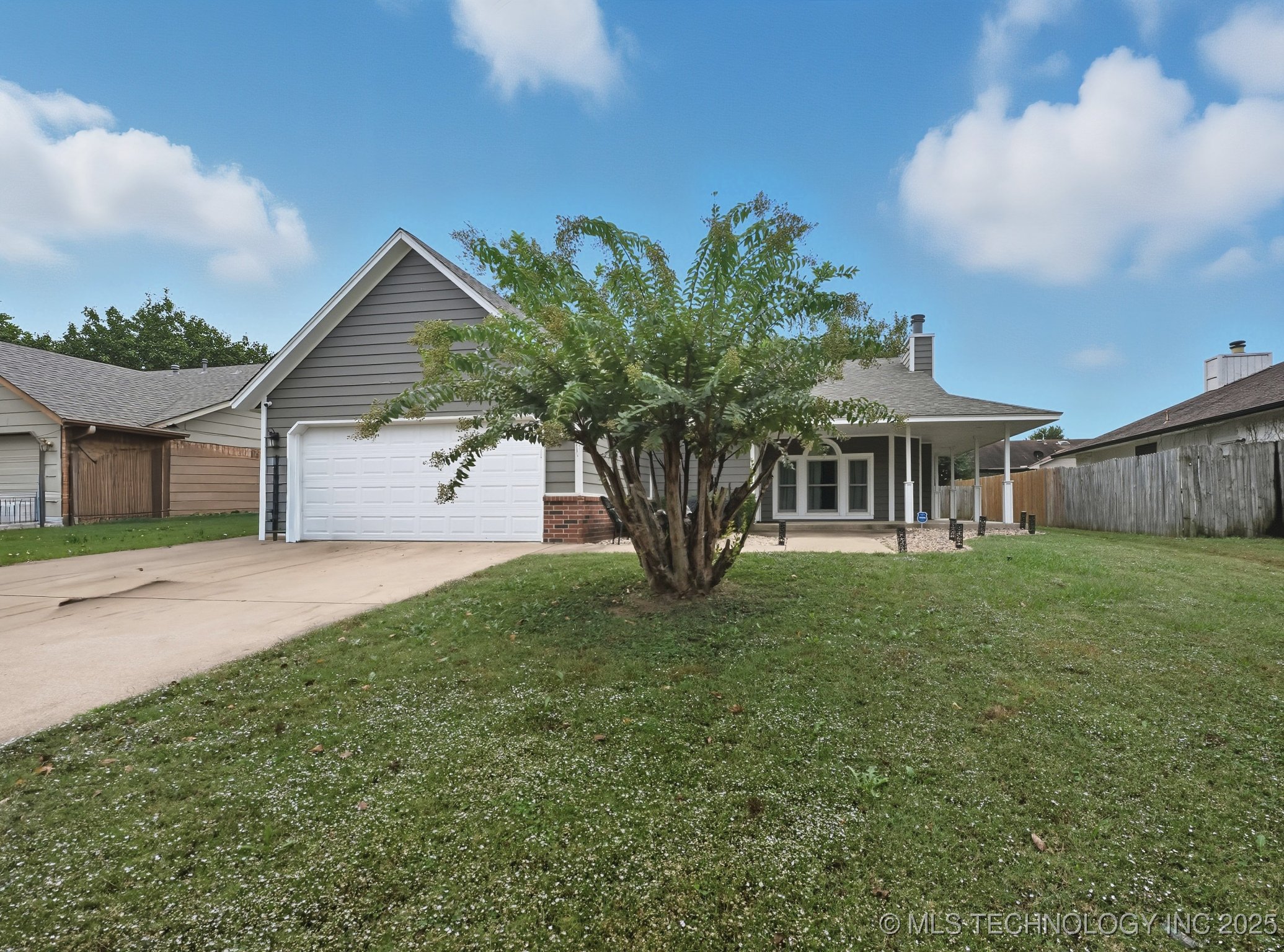 613 W 18th Street S Property Photo 1