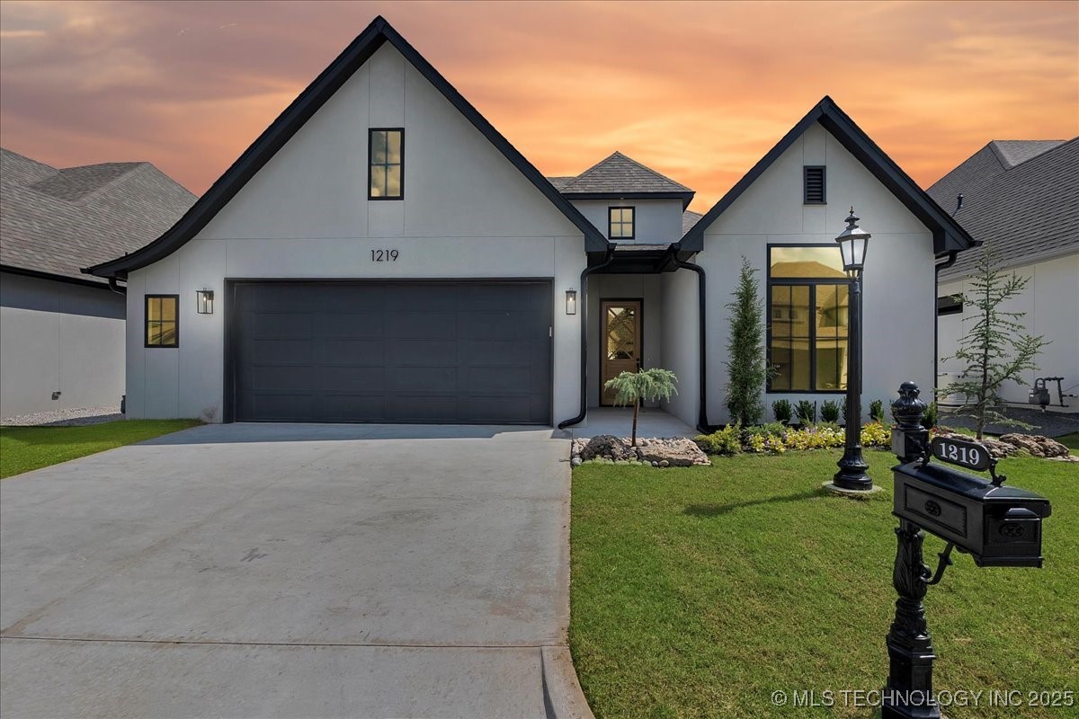 1219 N 71st Place Property Photo 1