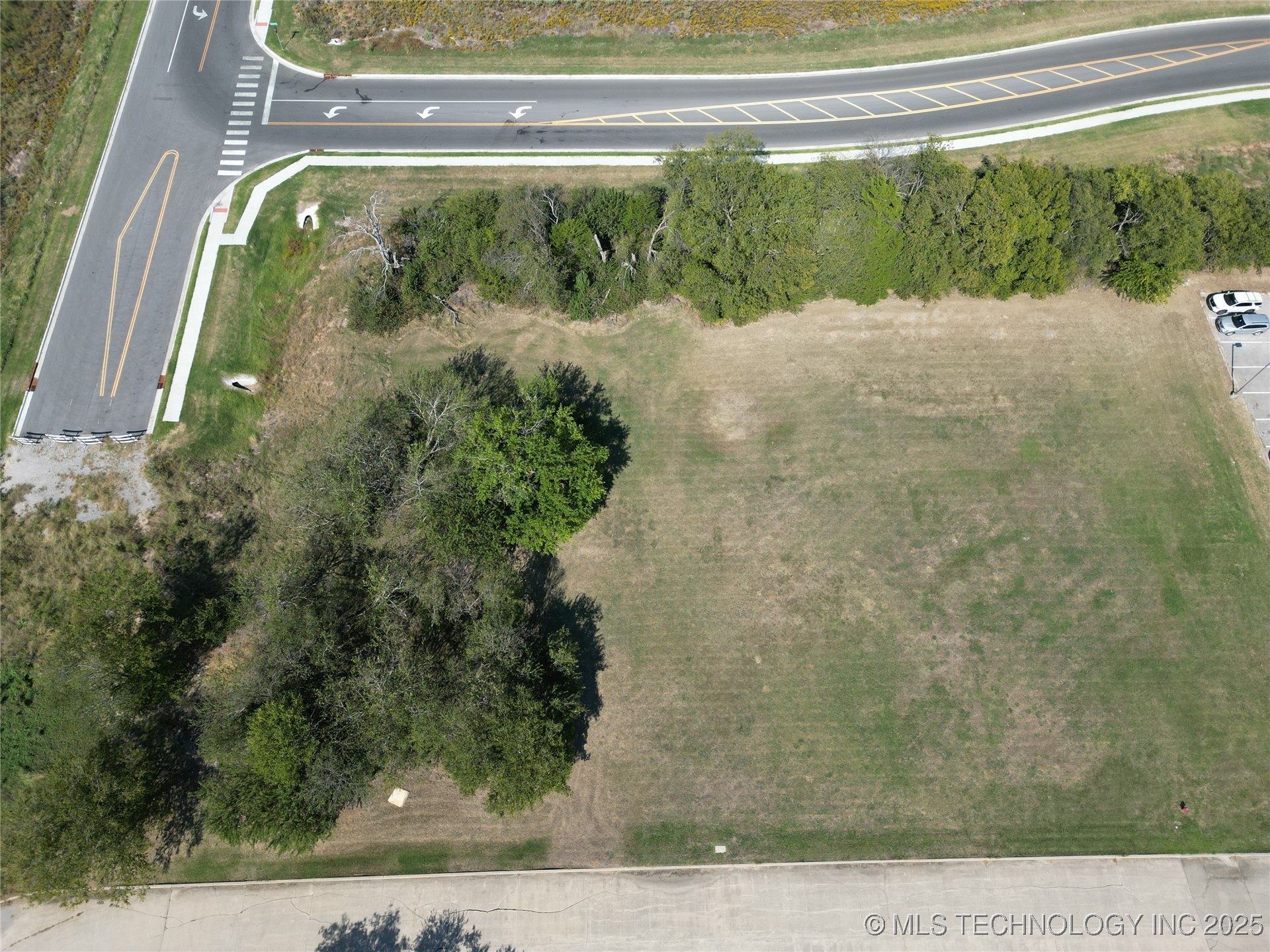 1410 Brookview Drive Property Photo 3