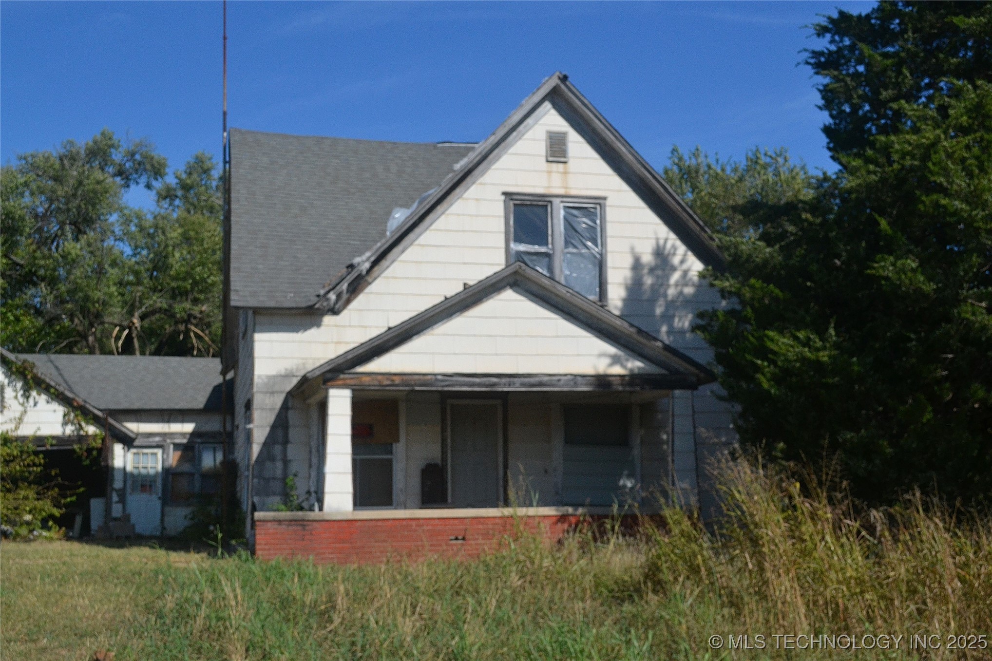 1119 E 13th Street Property Photo 1