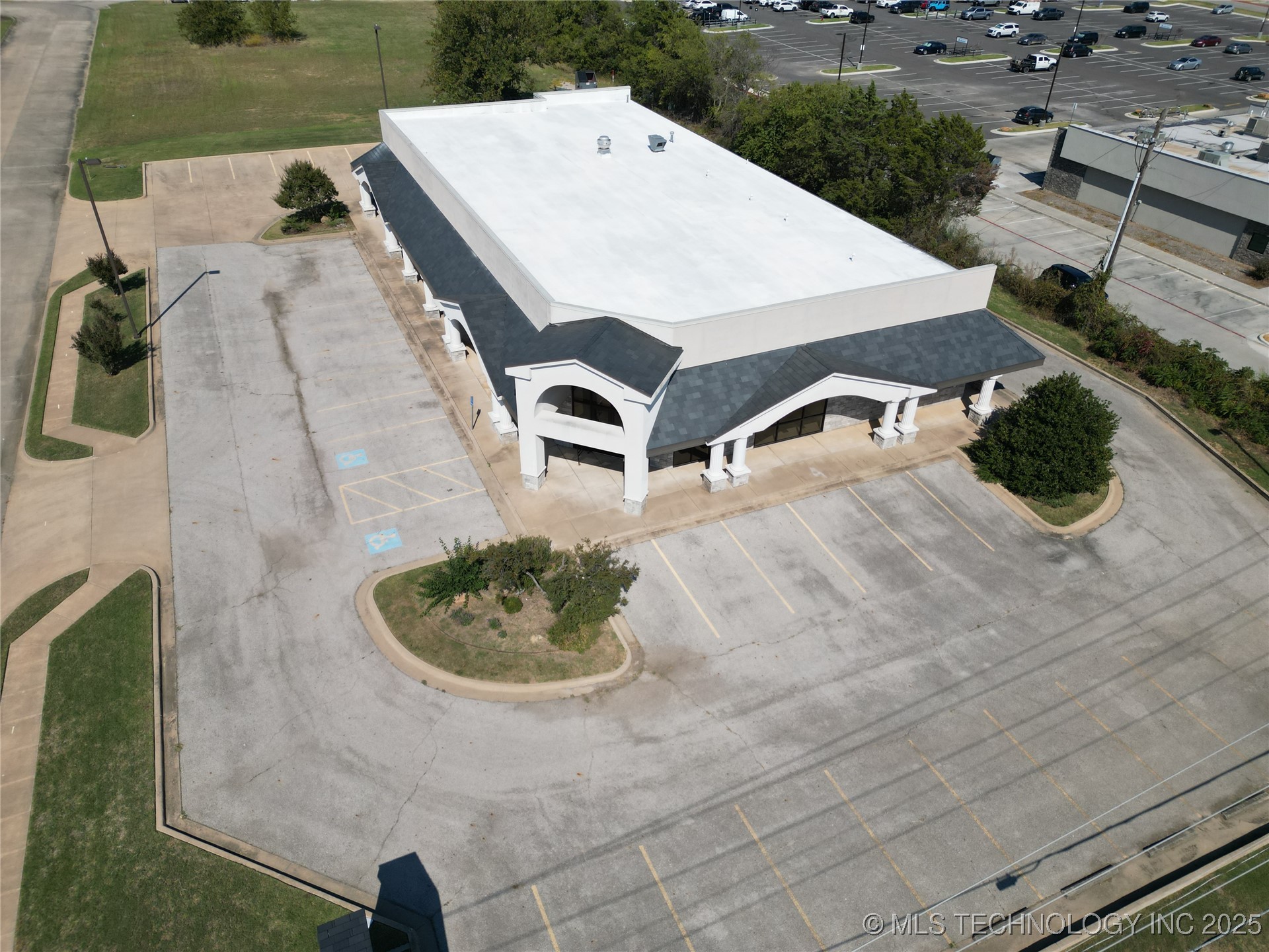 1202 Brookview Drive Property Photo 8
