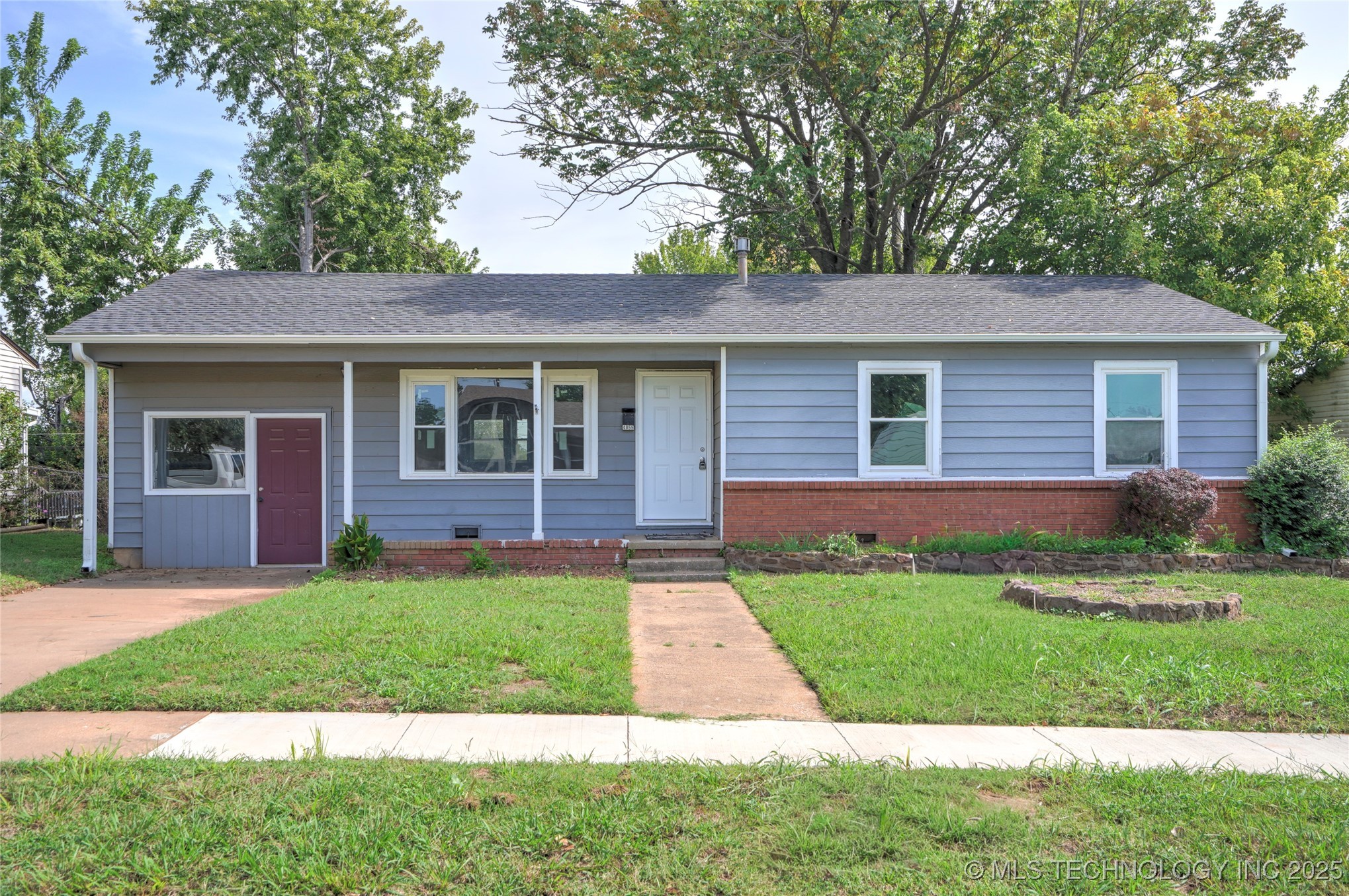 4855 S Maybelle Avenue Property Photo 1