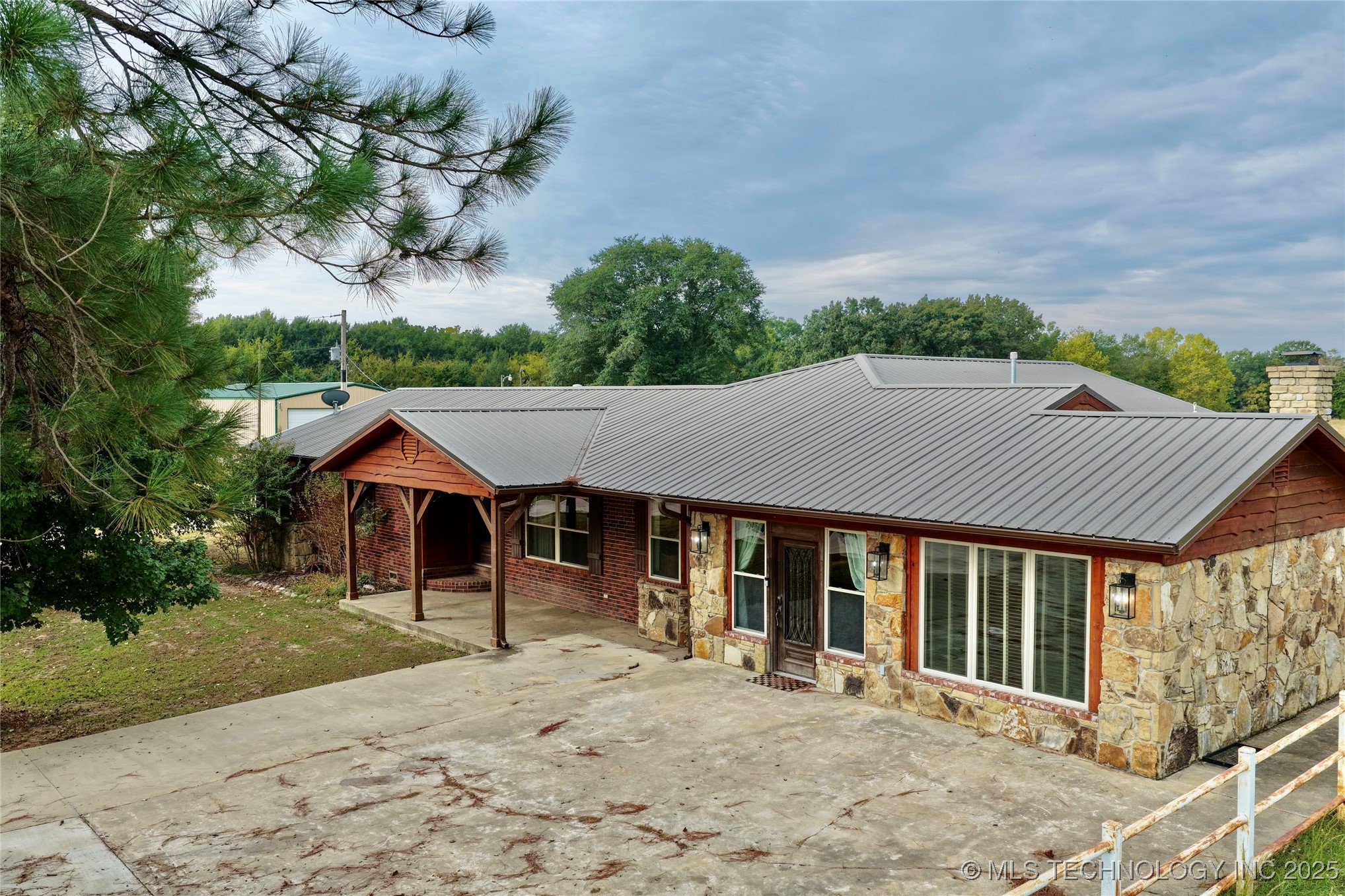 10388 N Perry Road Property Photo