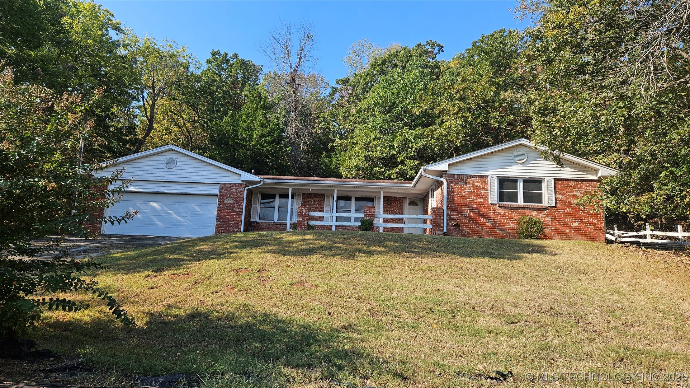 2428 W Lakeshore Drive Property Photo 1