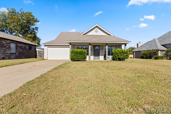 555 E Queen Street Property Photo 1