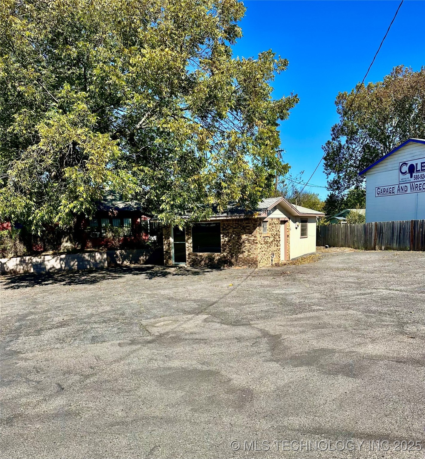 1002 N 1st Property Photo